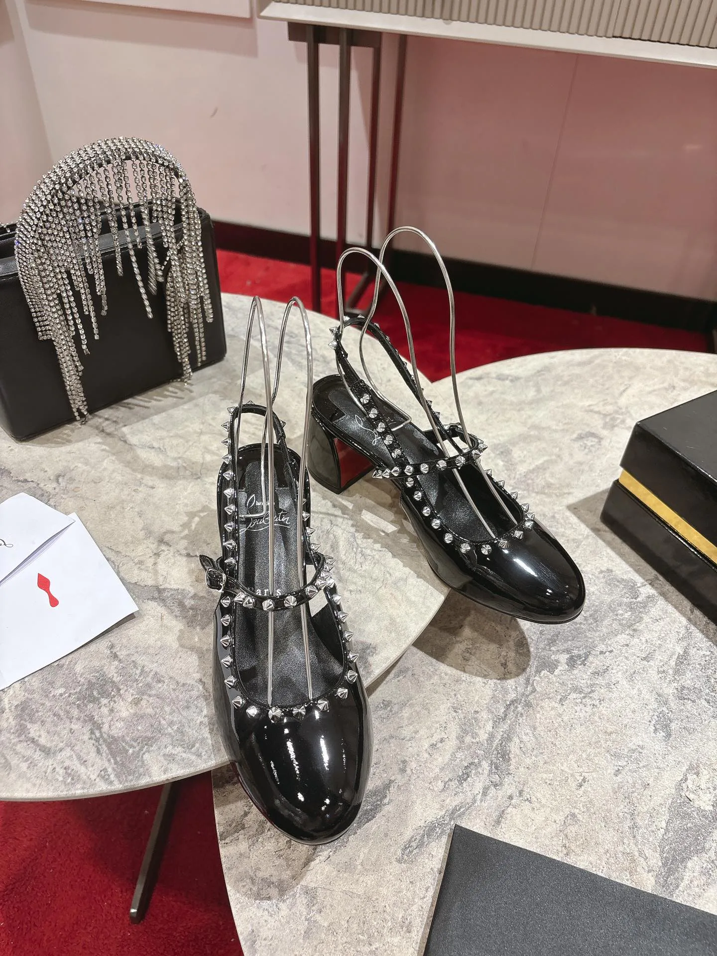 Туфли Женские Christian Louboutin 16831028