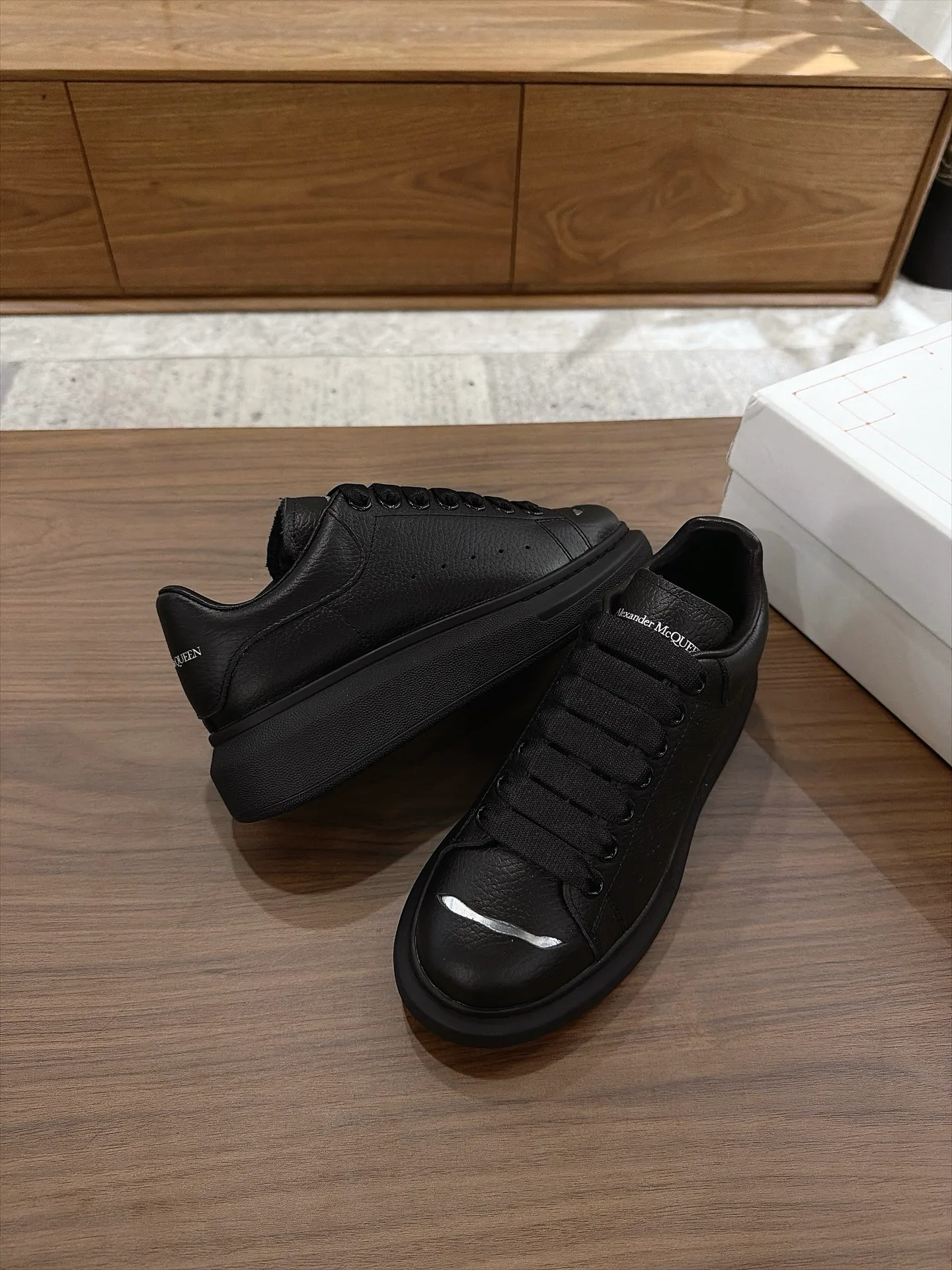 Кроссовки Женские Alexander Mcqueen 18219649