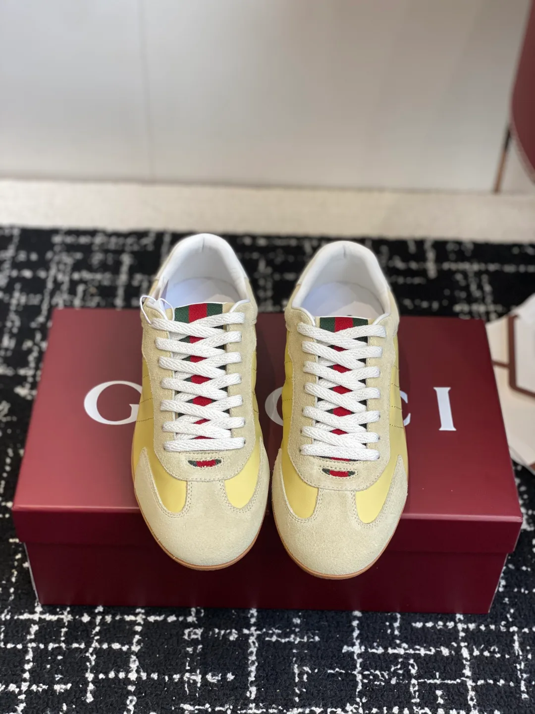 Кроссовки Женские Gucci 11373266