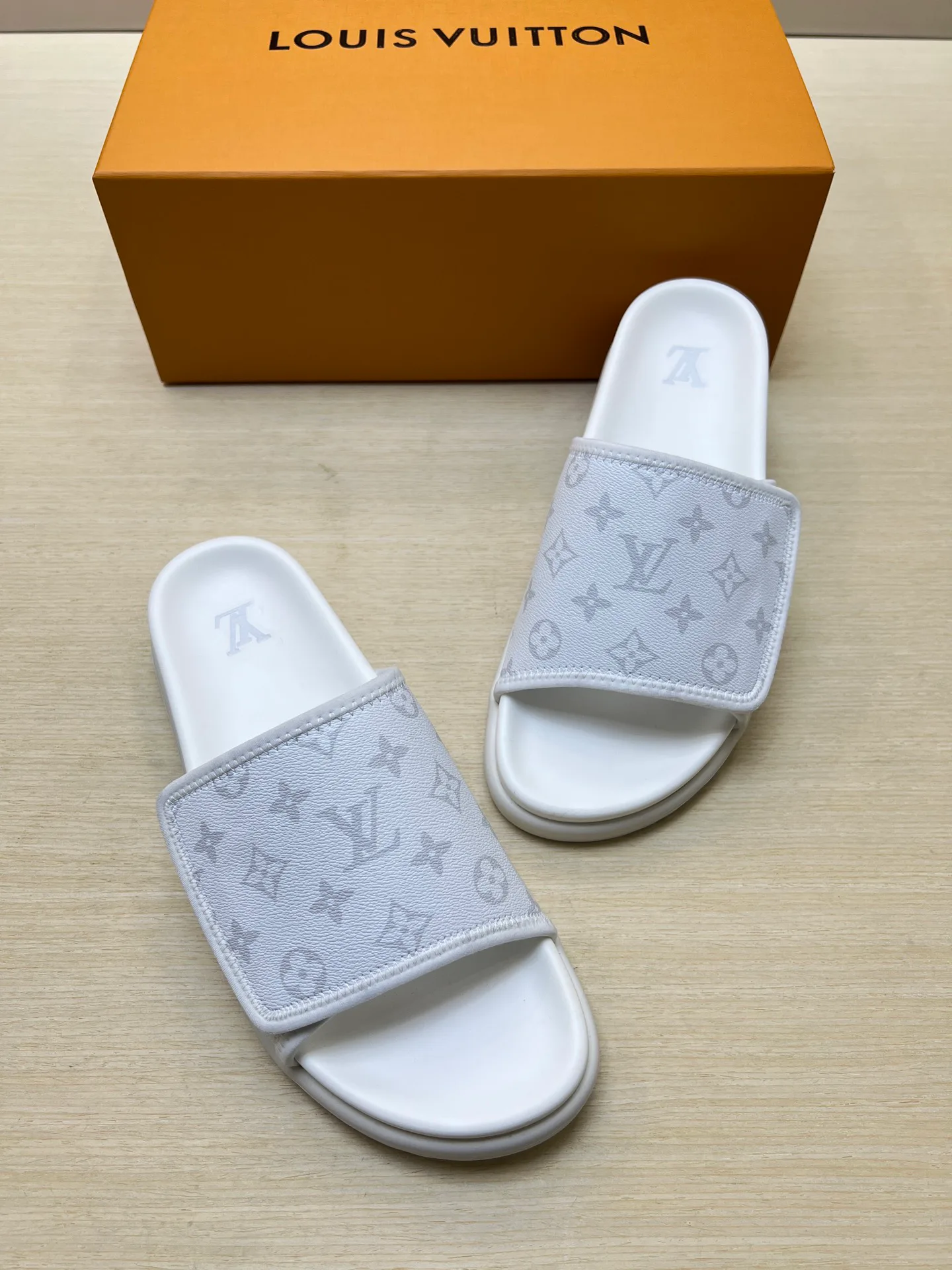 Шлепанцы Мужские Louis Vuitton 11450835