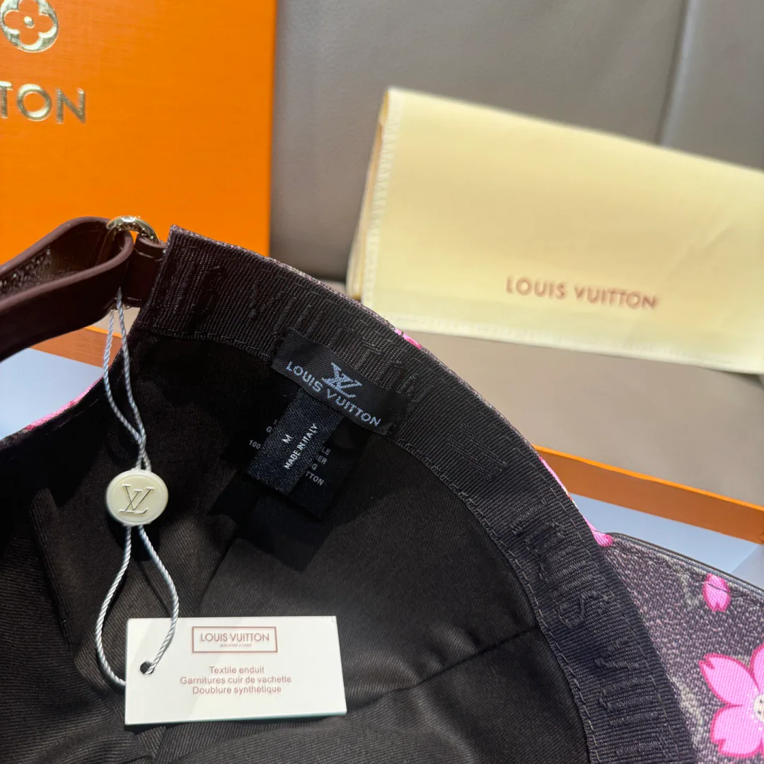 Головные Уборы Louis Vuitton 11529581