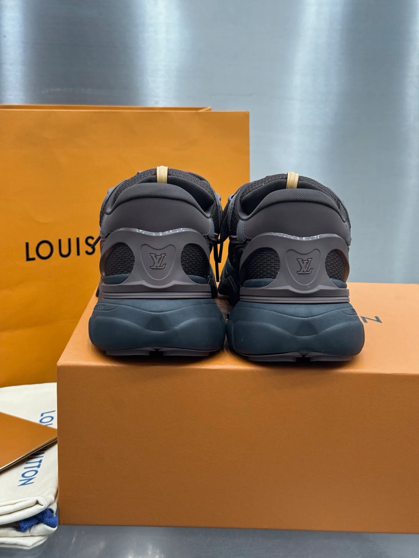 Кроссовки Мужские Louis Vuitton 18202617