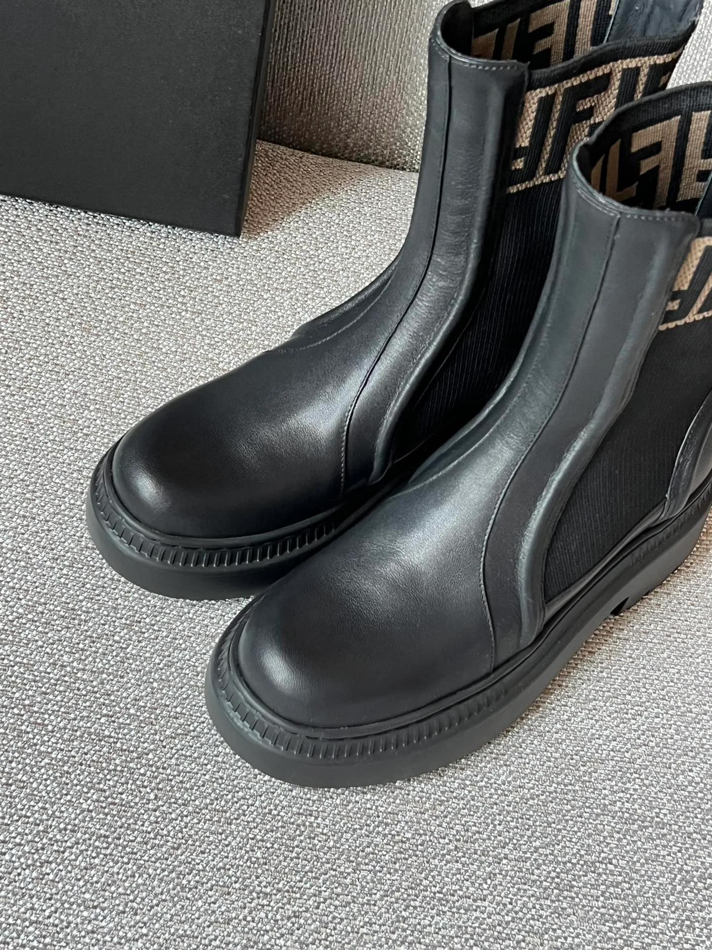 Ботинки Женские Fendi 18860042