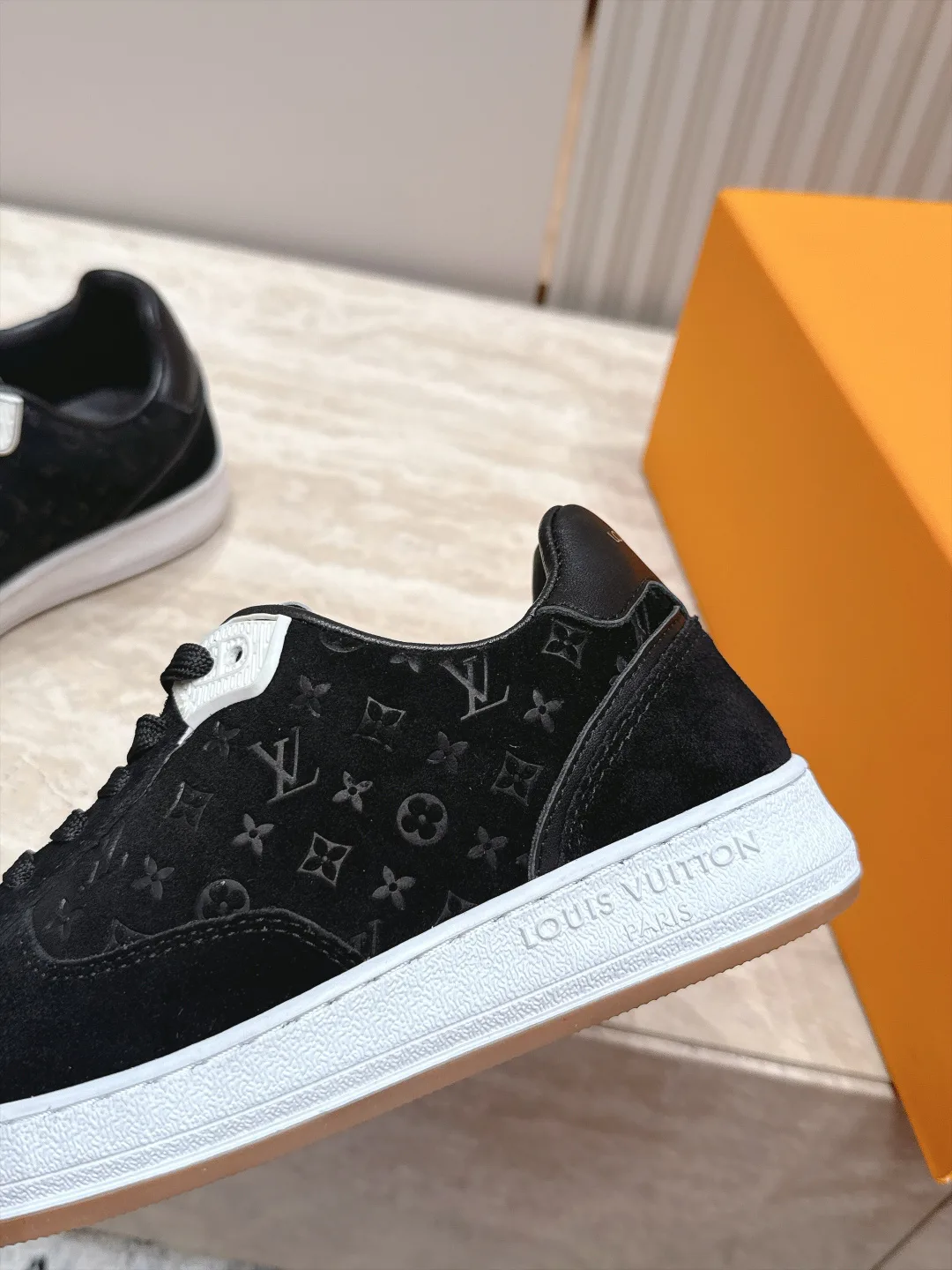 Кроссовки Женские Louis Vuitton 18492485