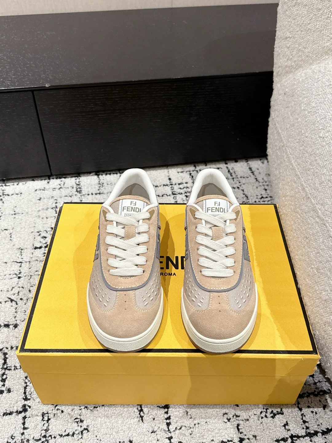 Кроссовки Женские Fendi 11567538