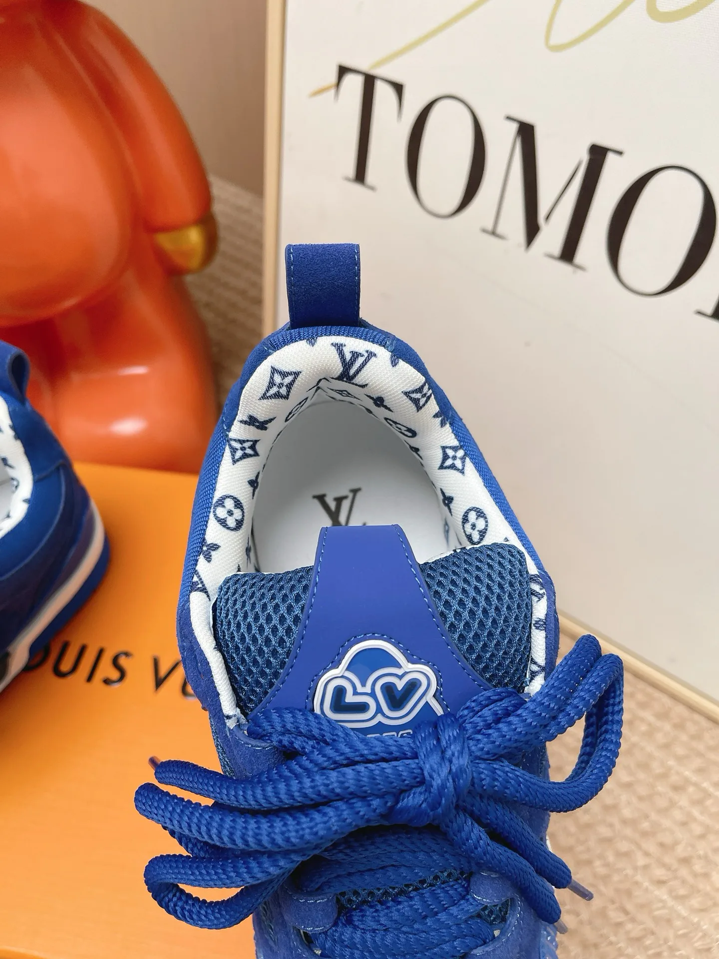 Кроссовки Женские Louis Vuitton 18810908
