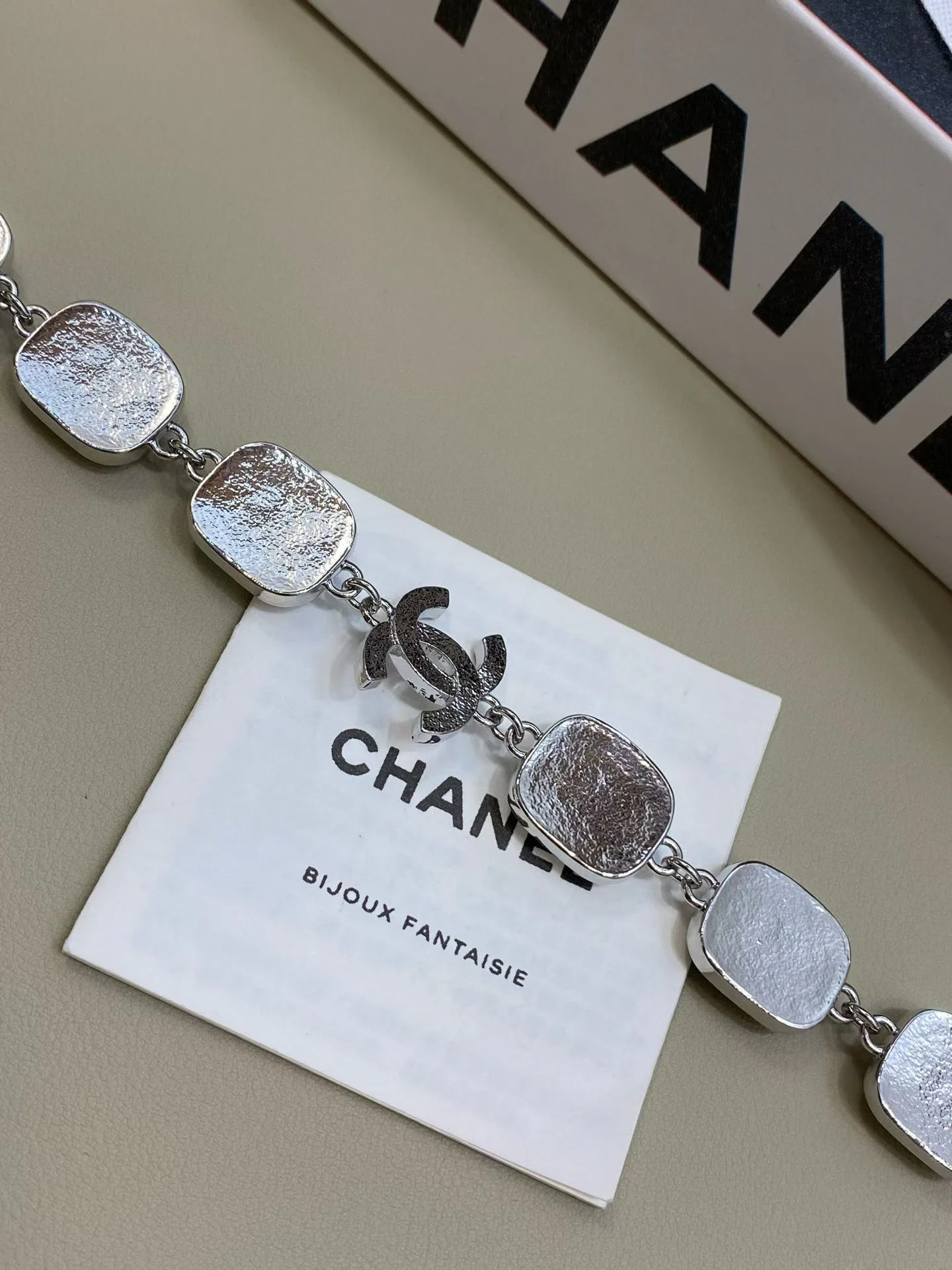 Бижутерия Chanel 18122370