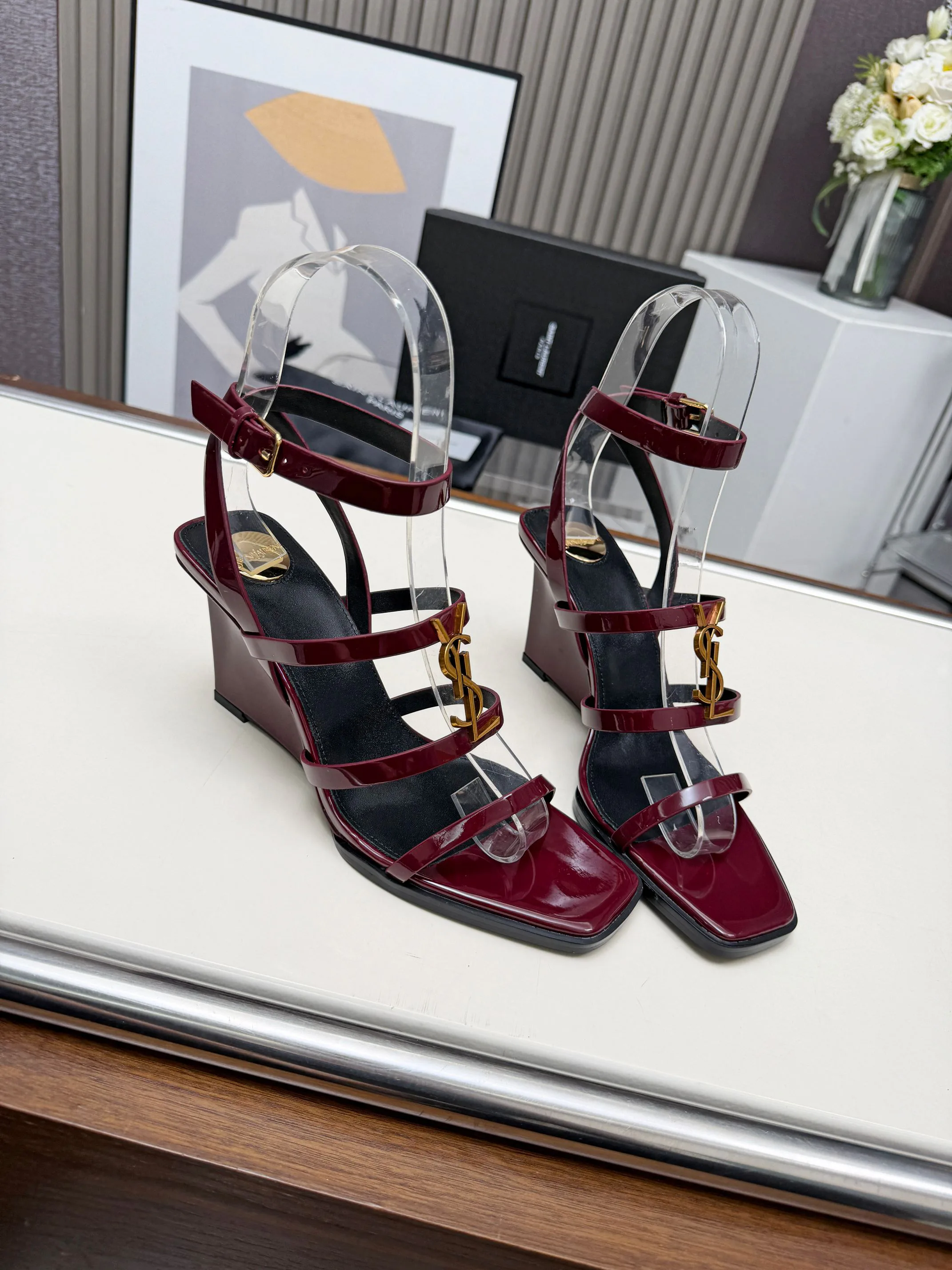 Босоножки Женские Saint Laurent 755704