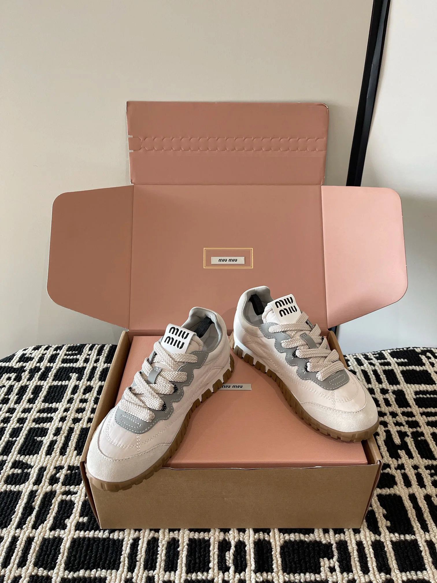 Кроссовки Женские Miu Miu 18874030