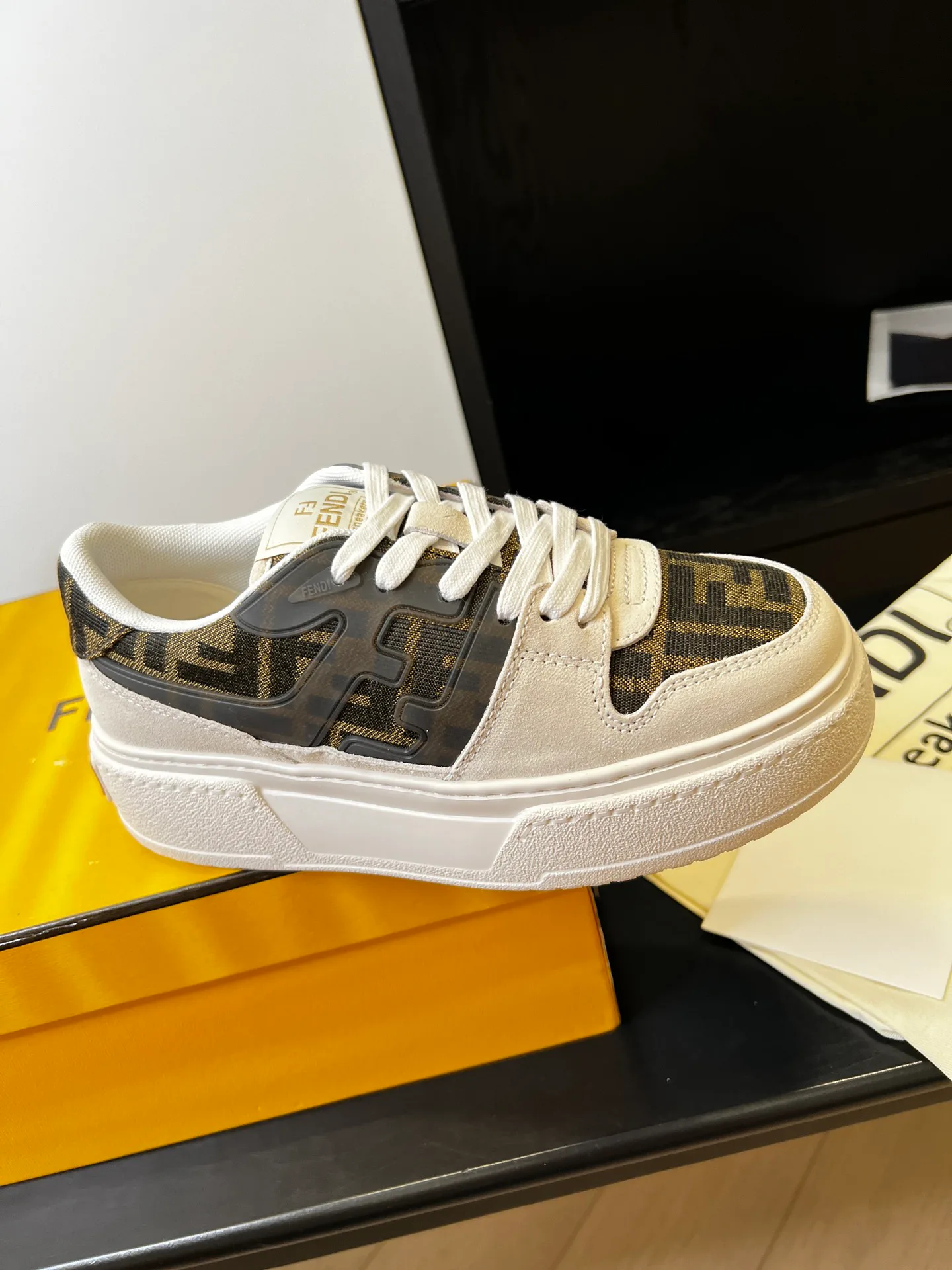 Кроссовки Женские Fendi 515275