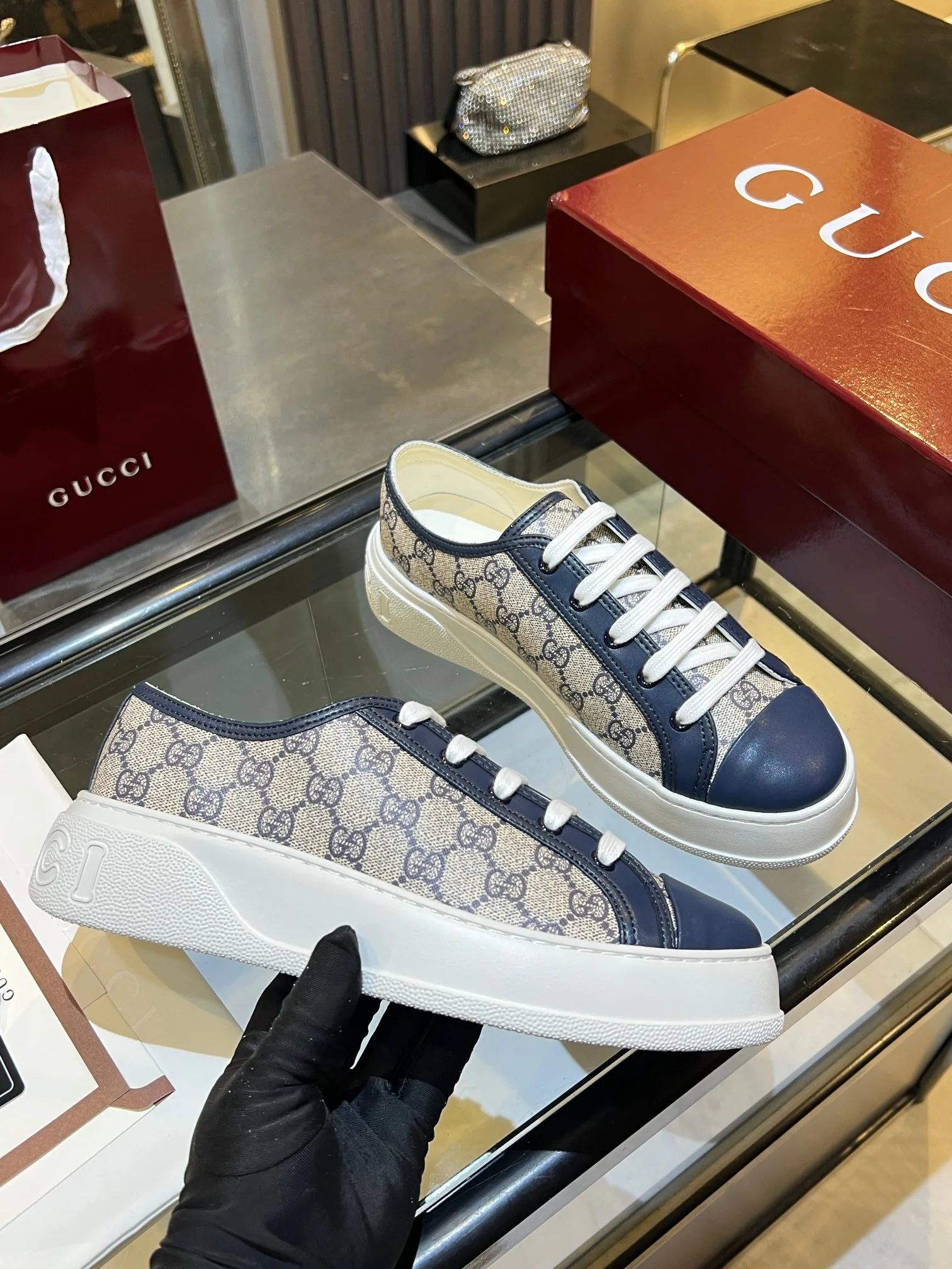 Кроссовки Женские Gucci 18465034