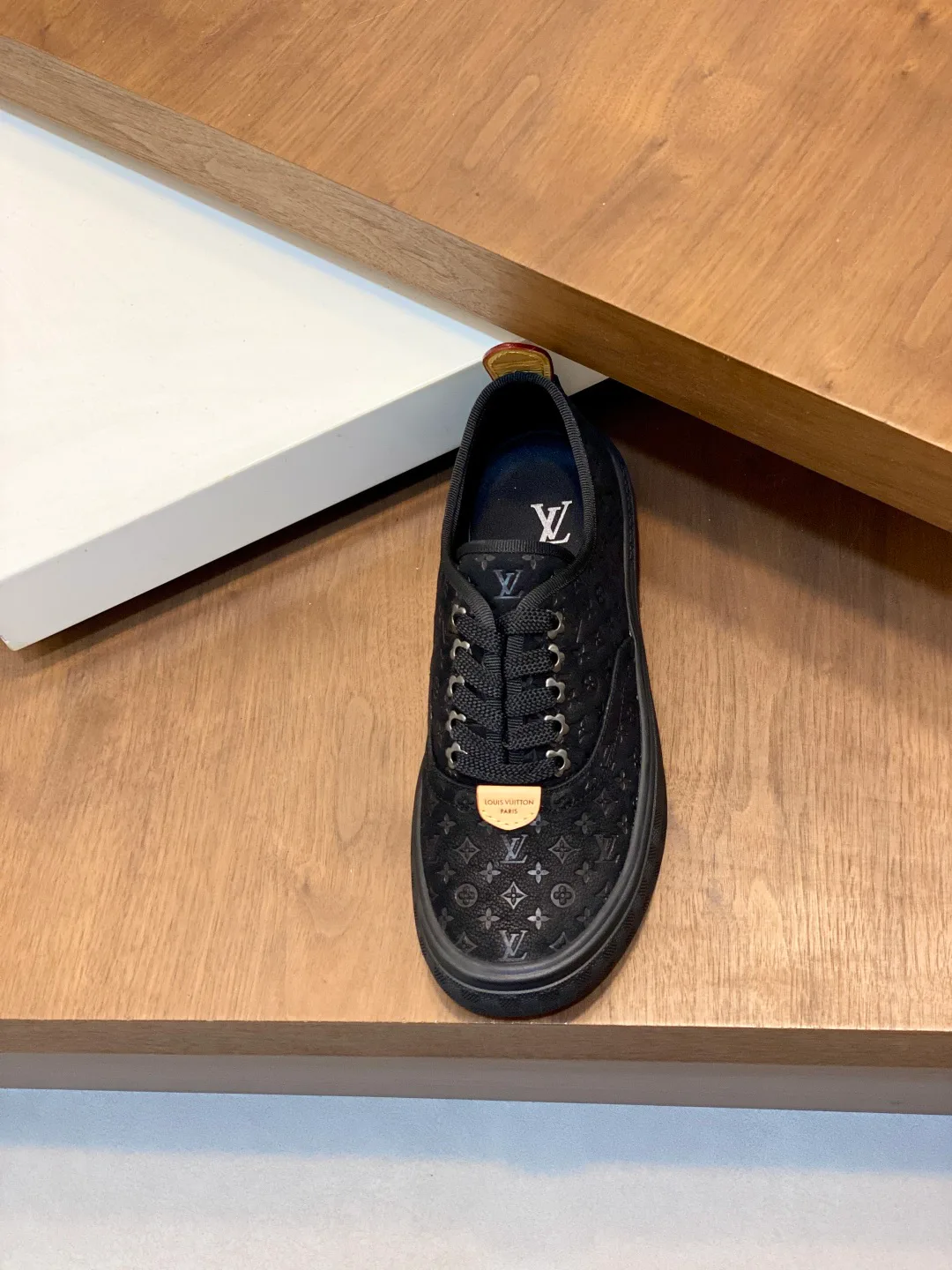 Кроссовки Мужские Louis Vuitton 18707519