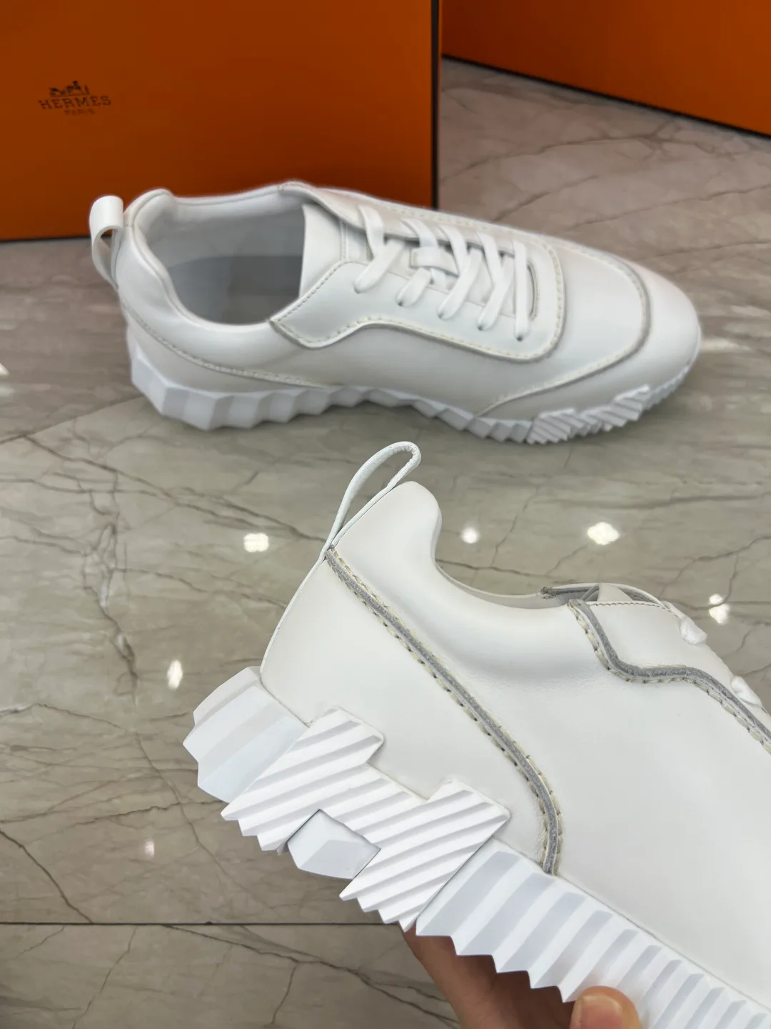 Кроссовки Женские Hermes 18655733