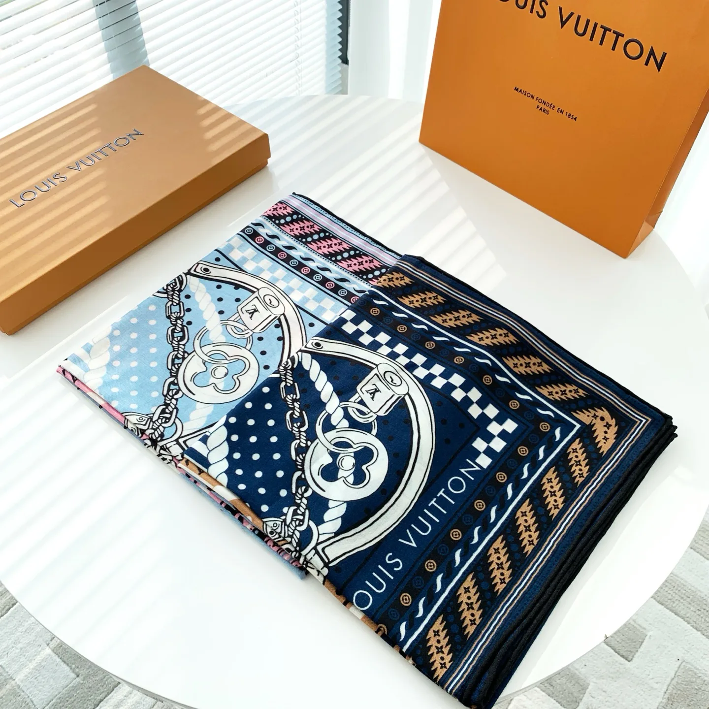 Шарфы Louis Vuitton 110419