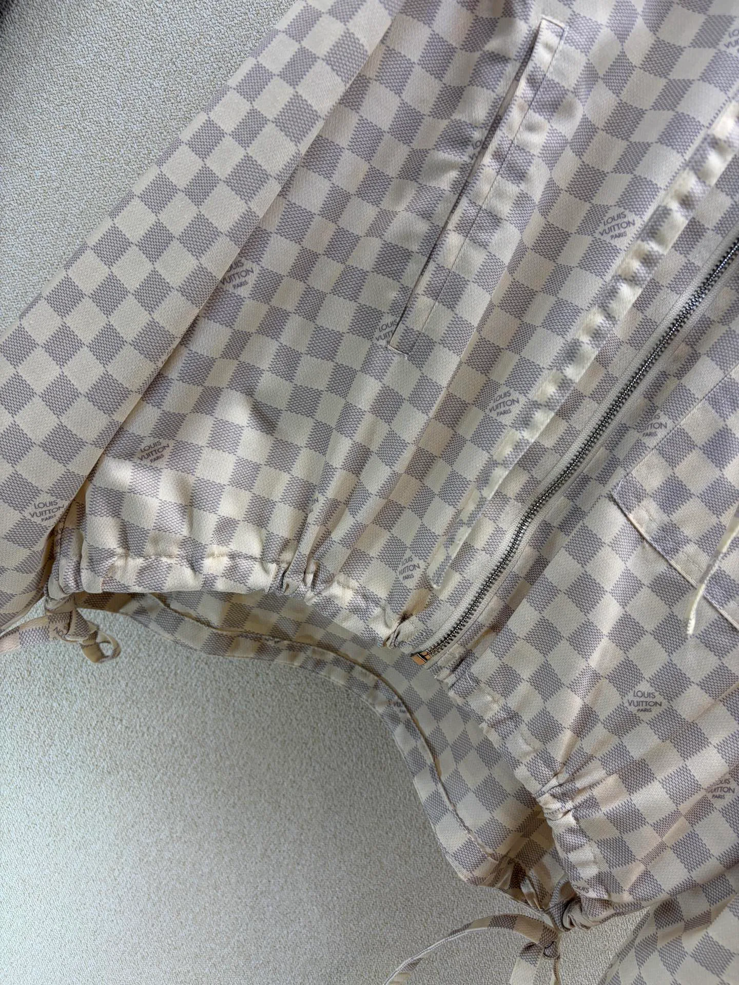 Куртки И Пуховики Женские Louis Vuitton 18203403