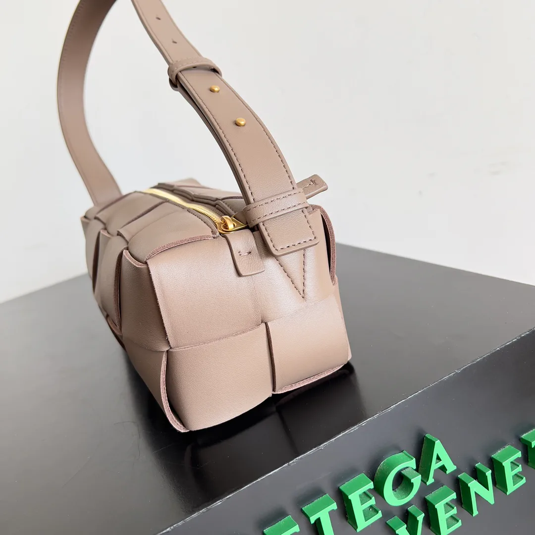 Классические Сумки Женские Bottega Veneta 18161097