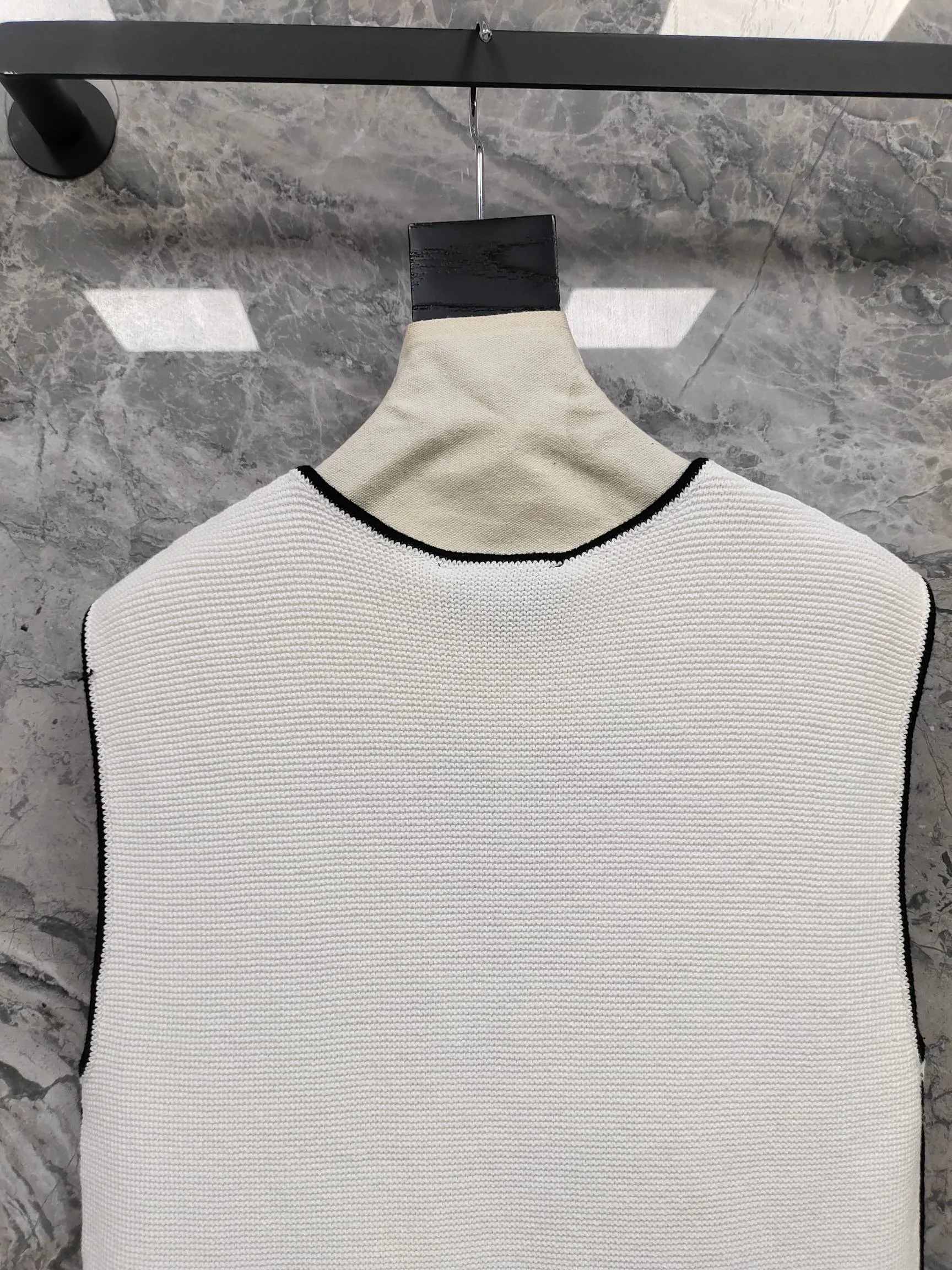 Жилеты Женские Chanel 11705261