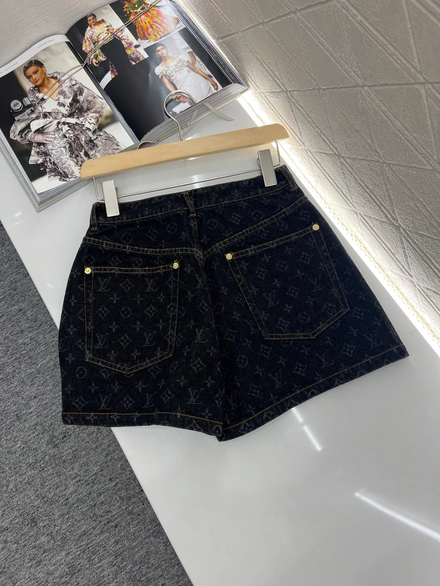 Шорты Женские Louis Vuitton 23066