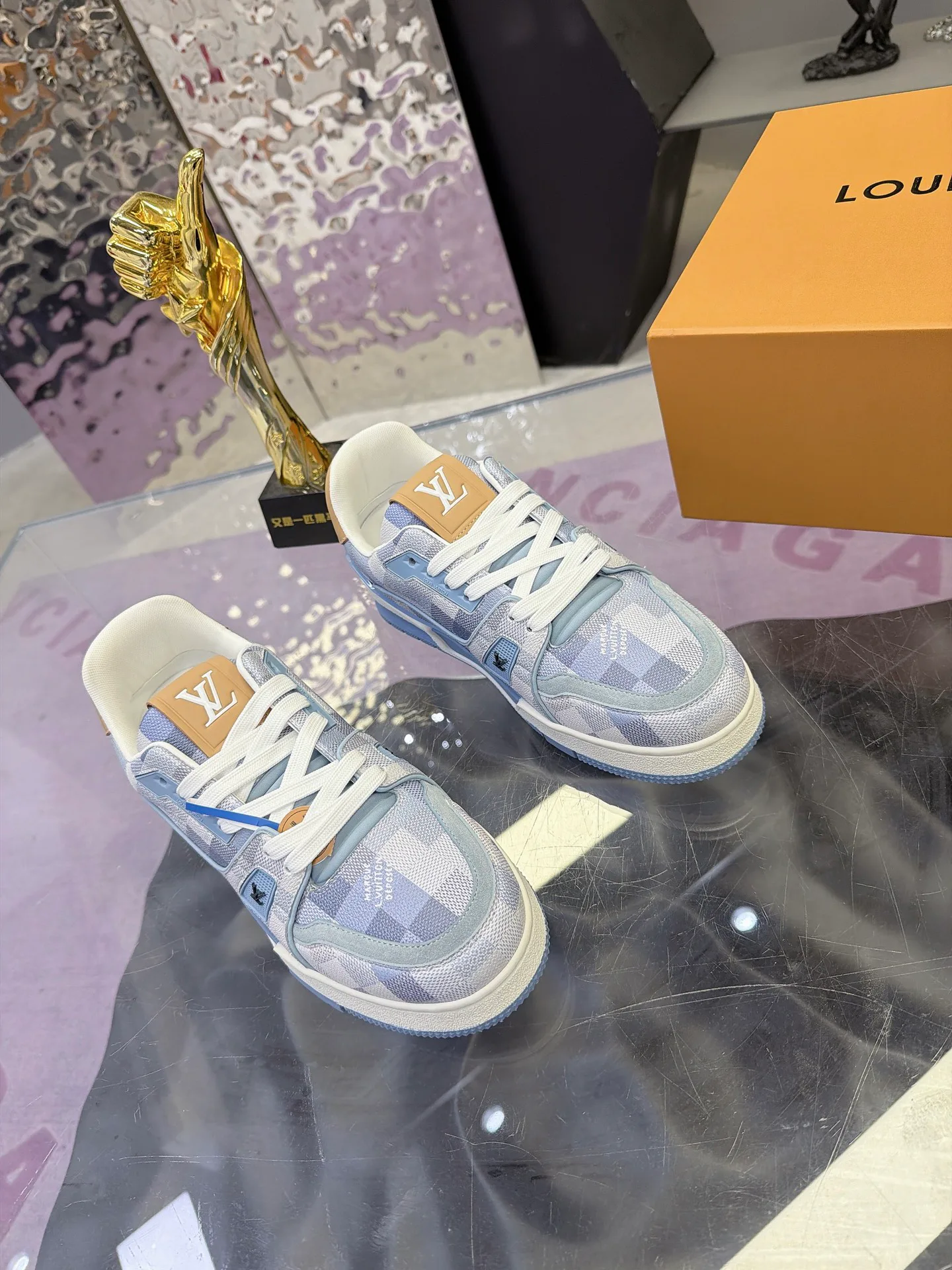 Кроссовки Женские Louis Vuitton 18104018