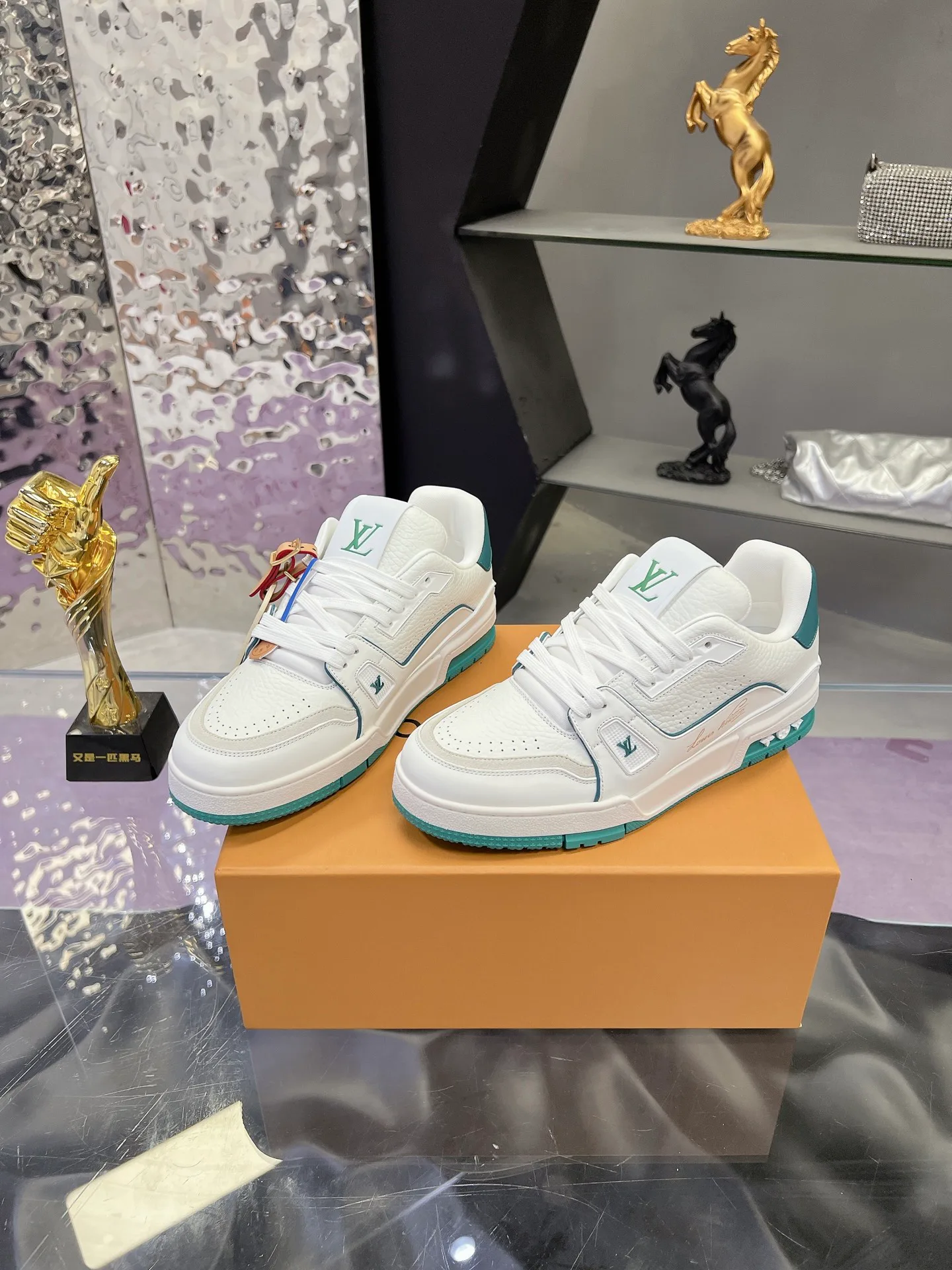 Кроссовки Женские Louis Vuitton 17635607