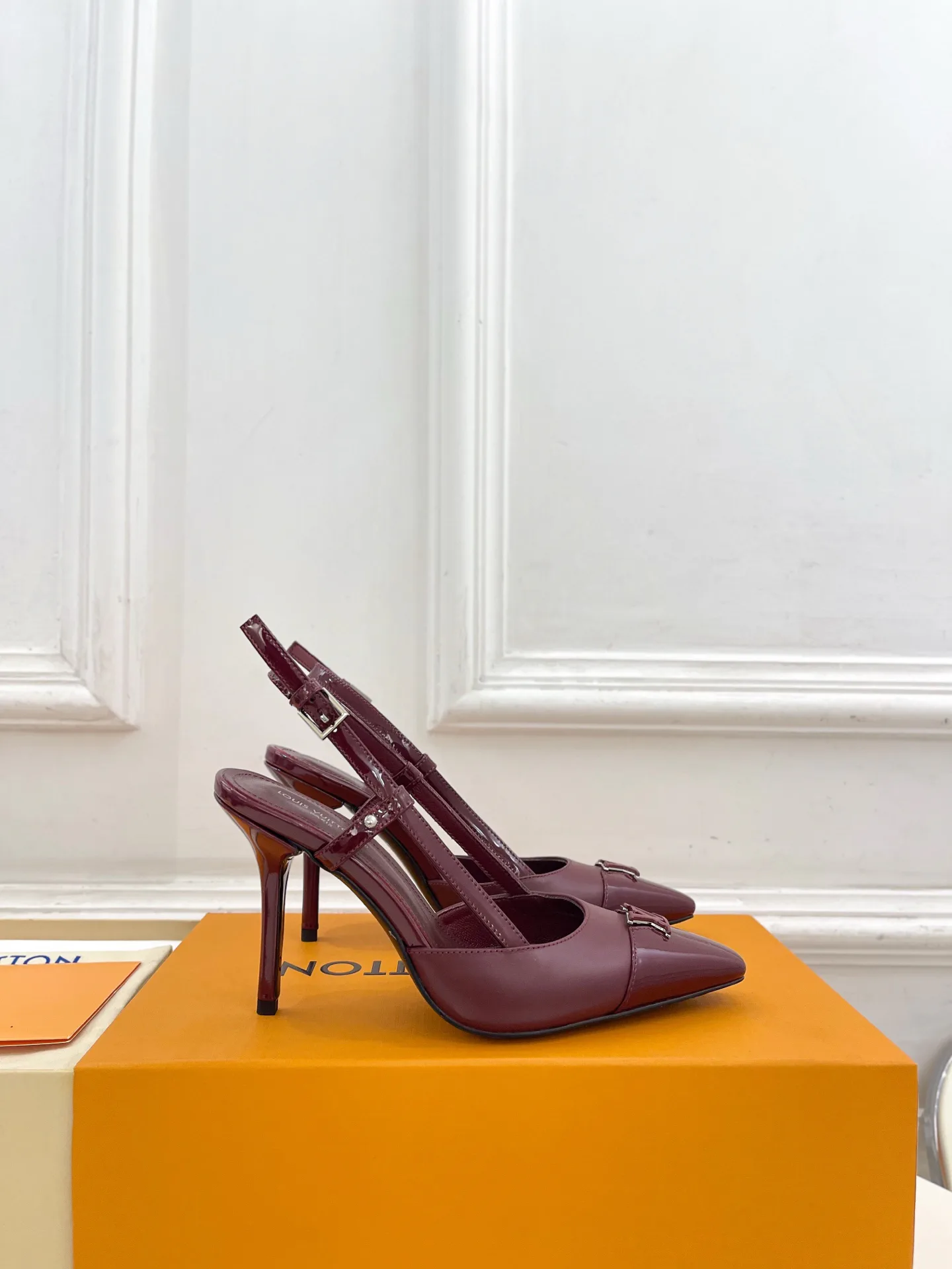 Босоножки Женские Louis Vuitton 11404110