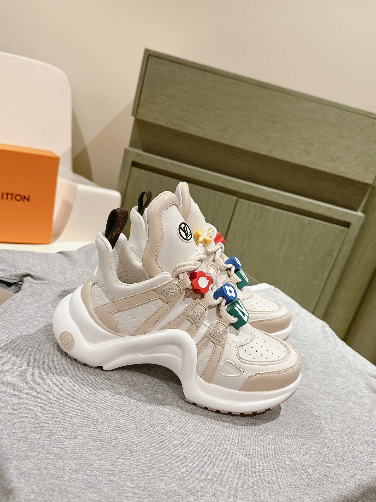 Кроссовки Женские Louis Vuitton 10840476