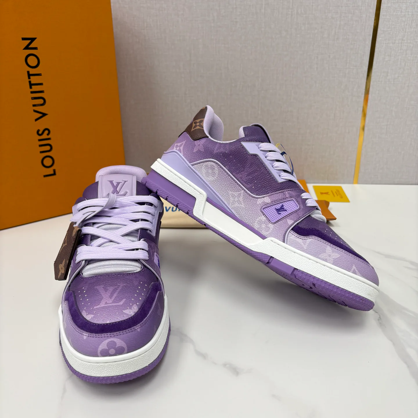 Кроссовки Женские Louis Vuitton 13140857