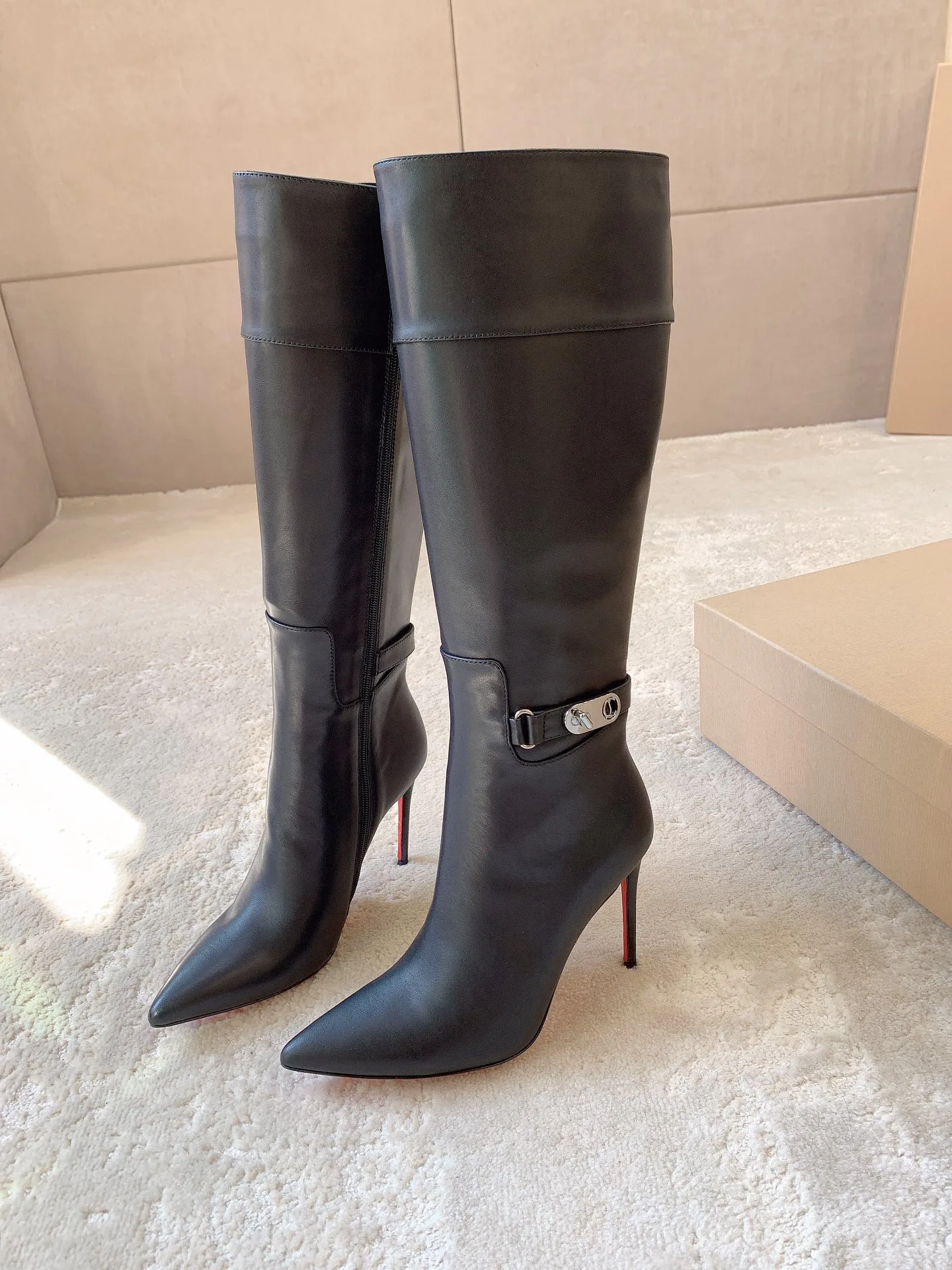 Сапоги Женские Christian Louboutin 17962867