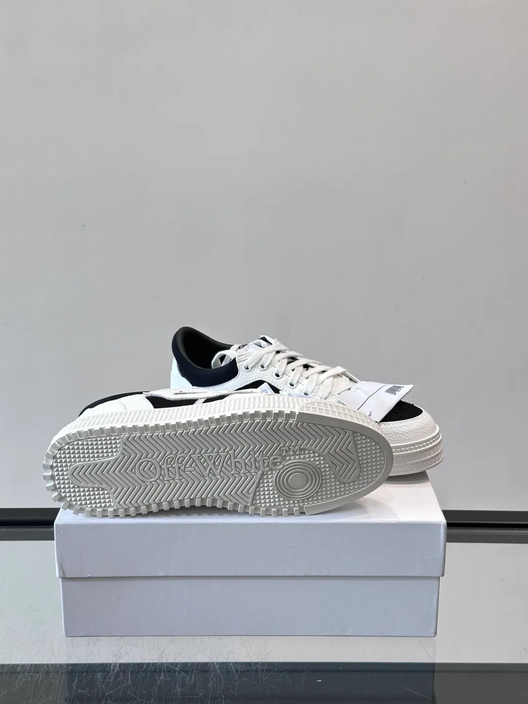 Кроссовки Женские Off-White 18102419