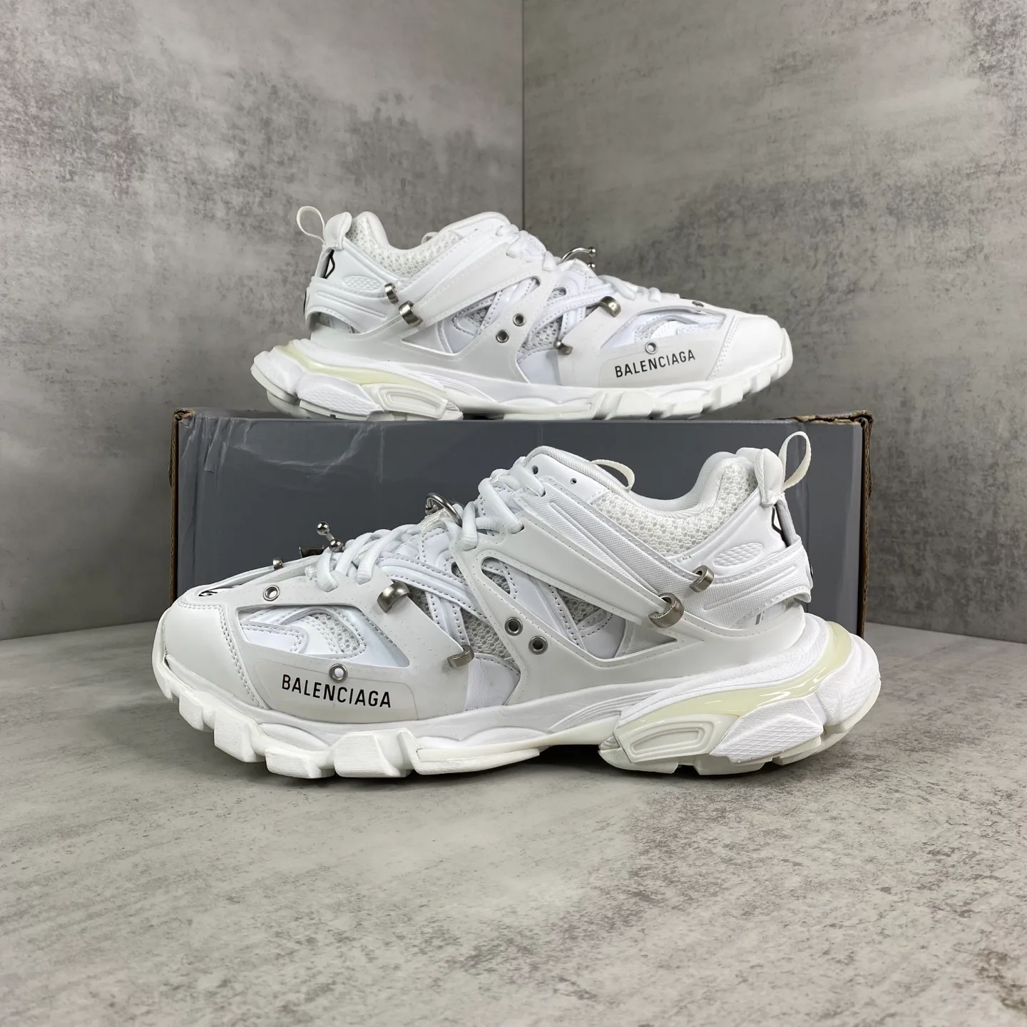 Кроссовки Женские Balenciaga 18743880