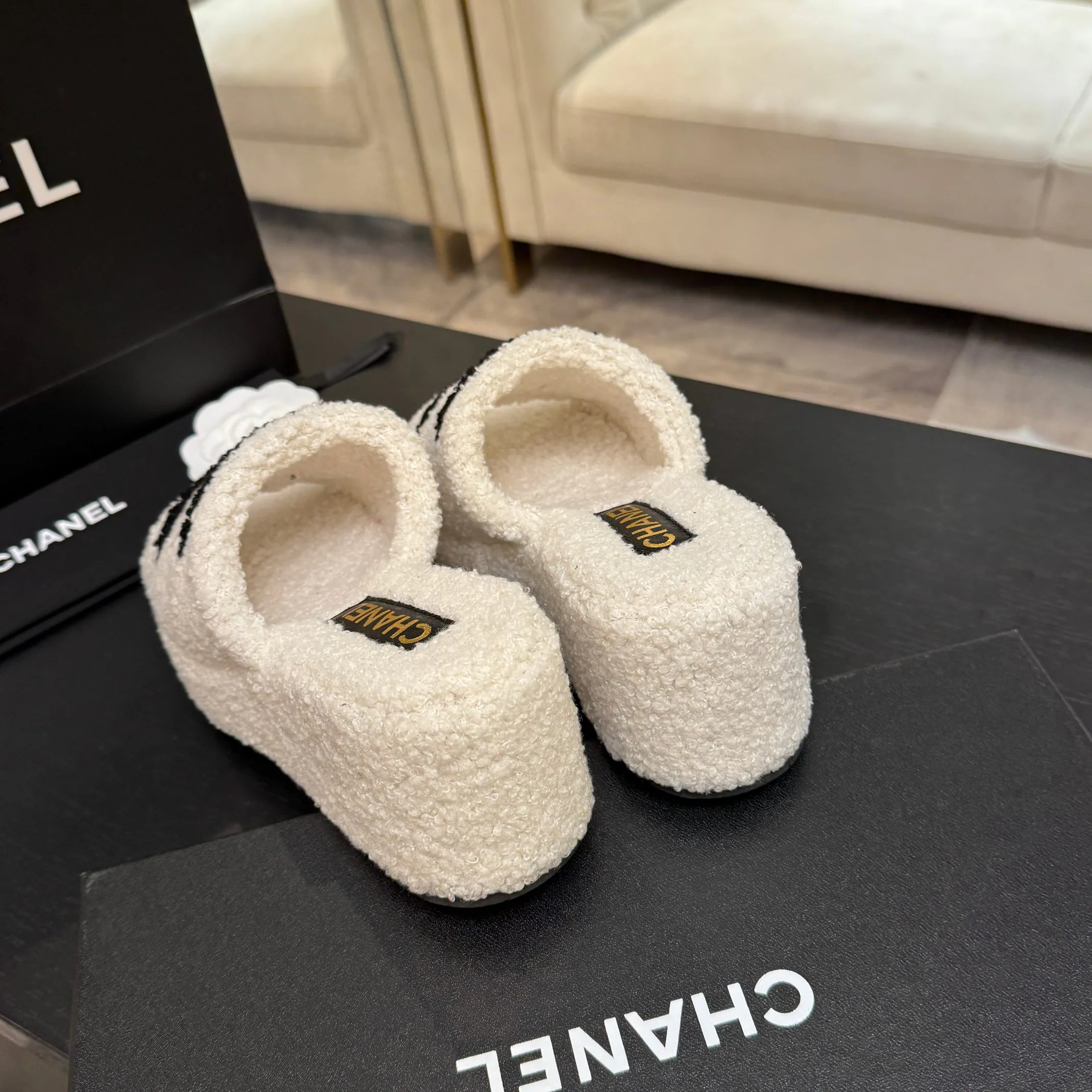 Тапочки Женские Chanel 18500996