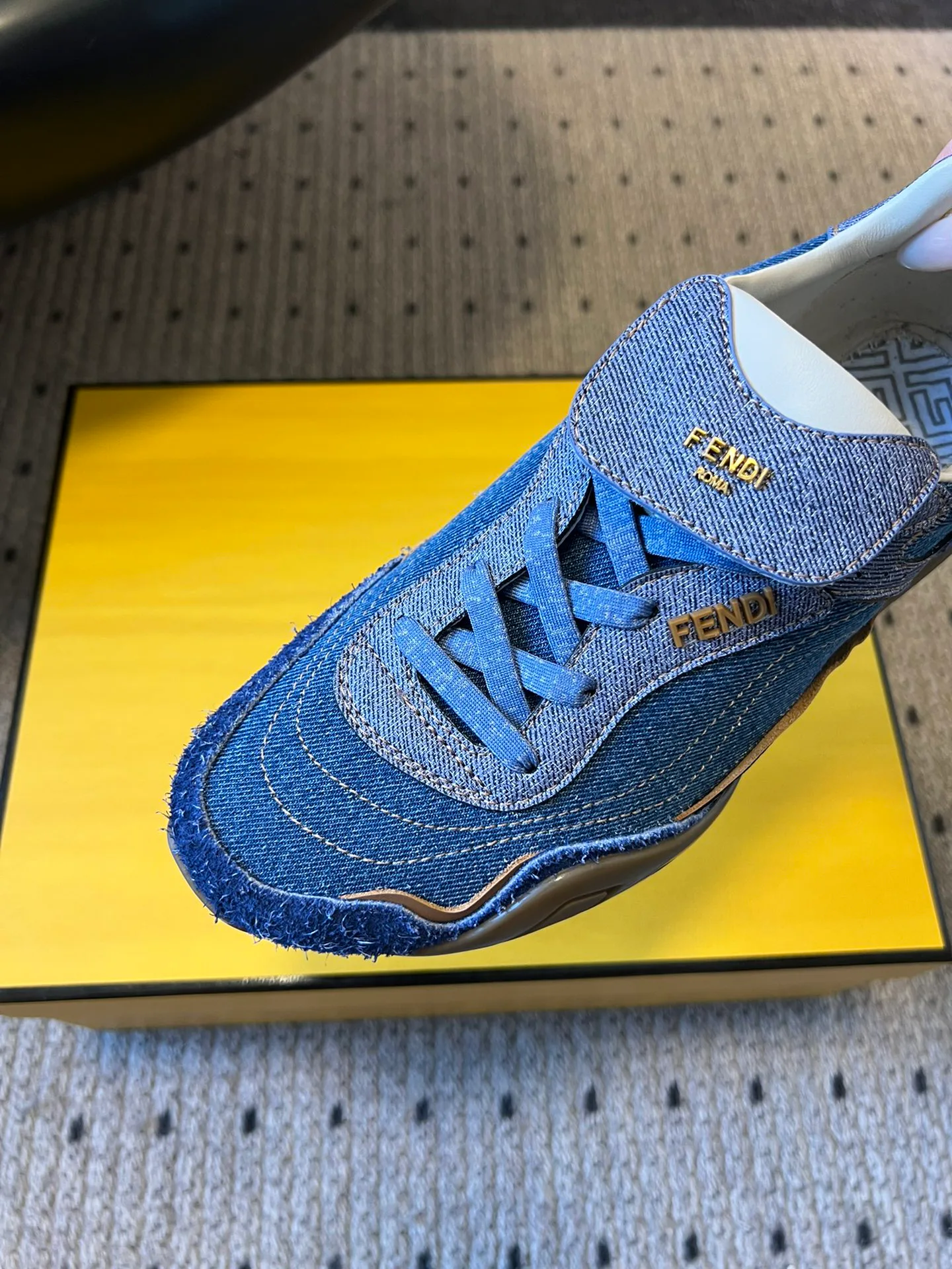 Кроссовки Женские Fendi 228915