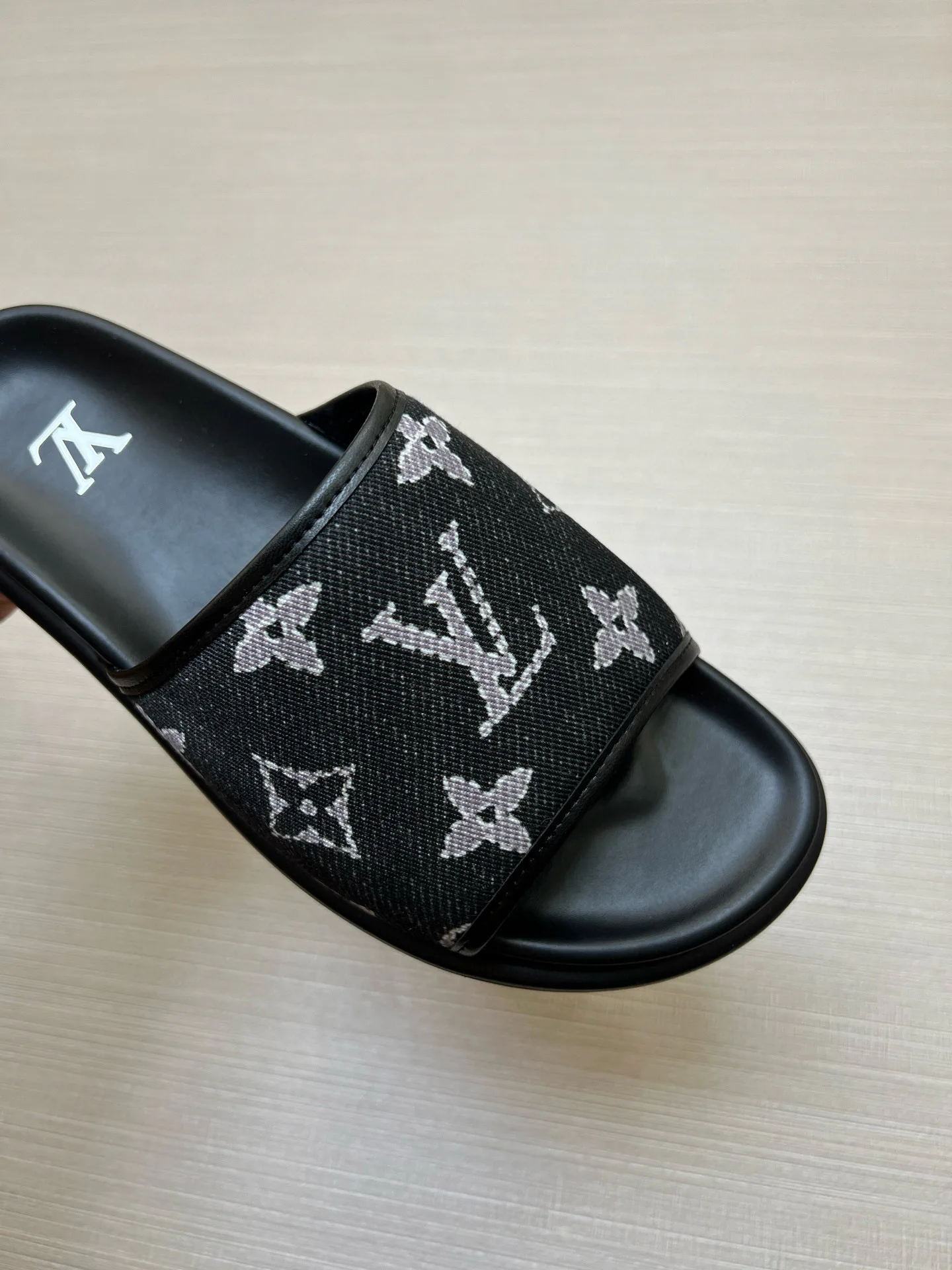 Шлепанцы Мужские Louis Vuitton 1789285