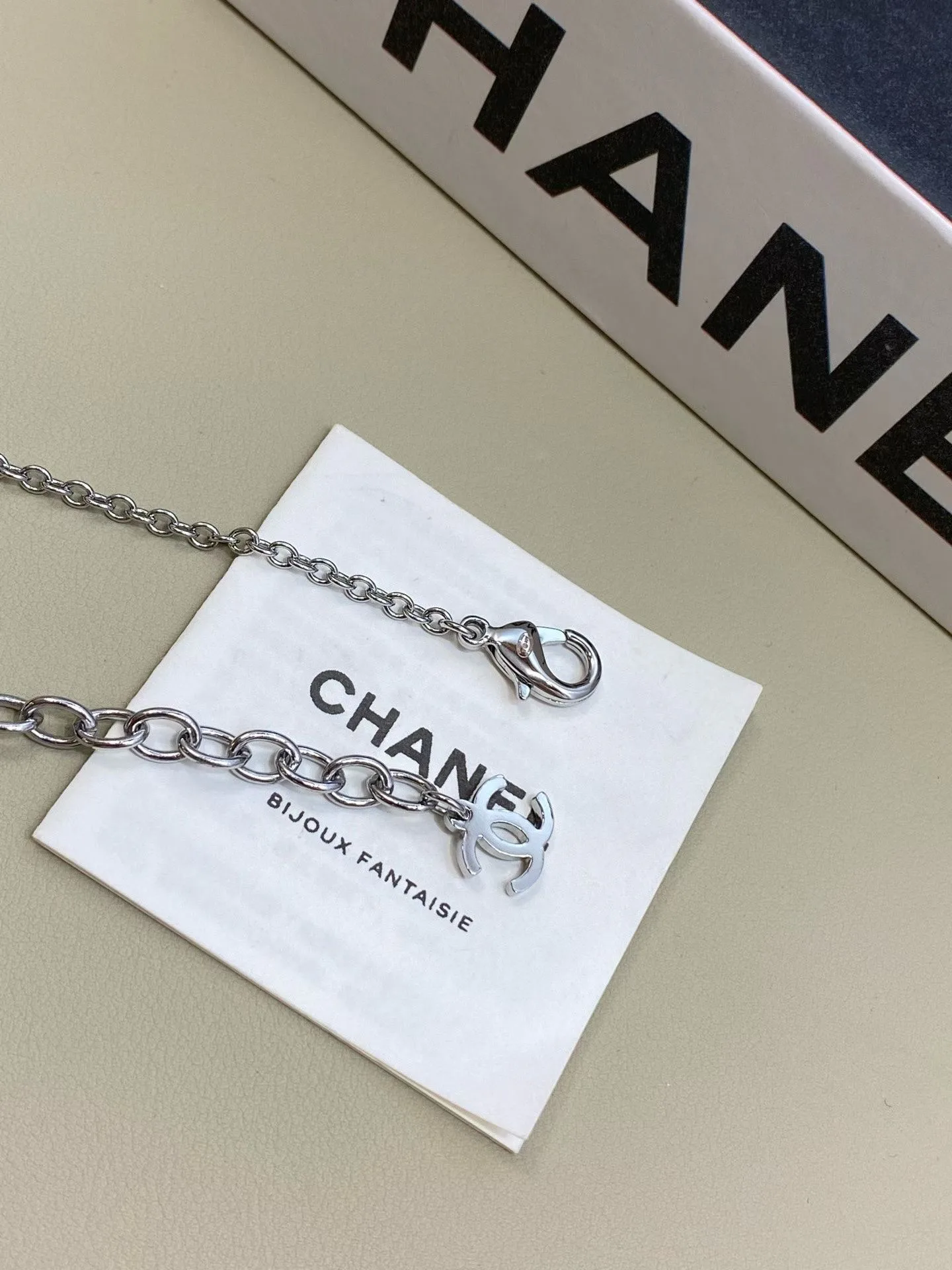 Бижутерия Chanel 18351210