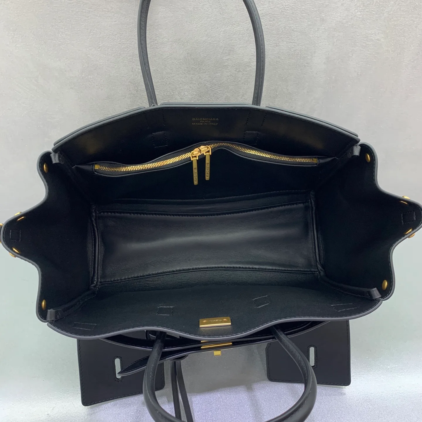 Классические Сумки Женские Balenciaga 18205734