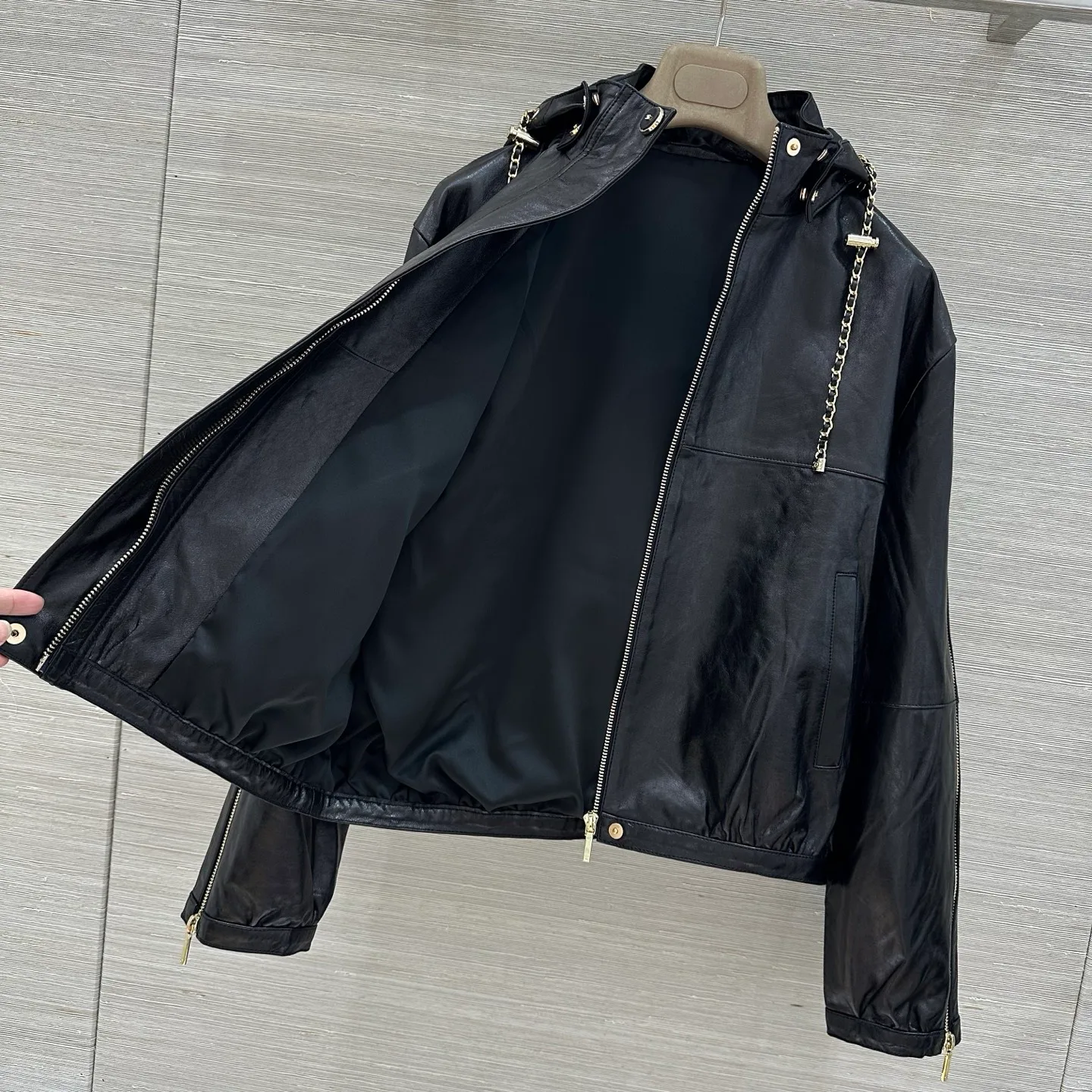 Кожаные Куртки И Дублёнки Женские Chanel 18173018