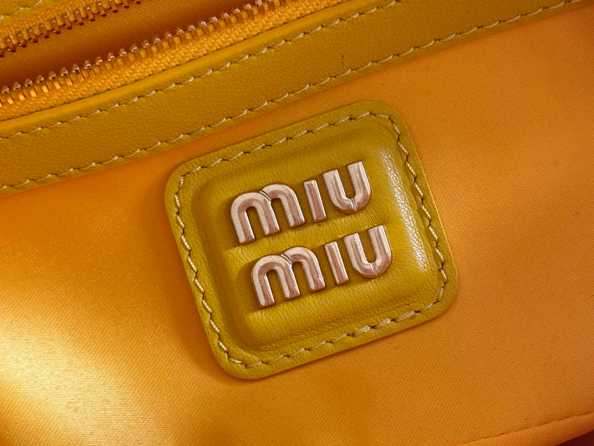 Классические Сумки Женские Miu Miu 18148094