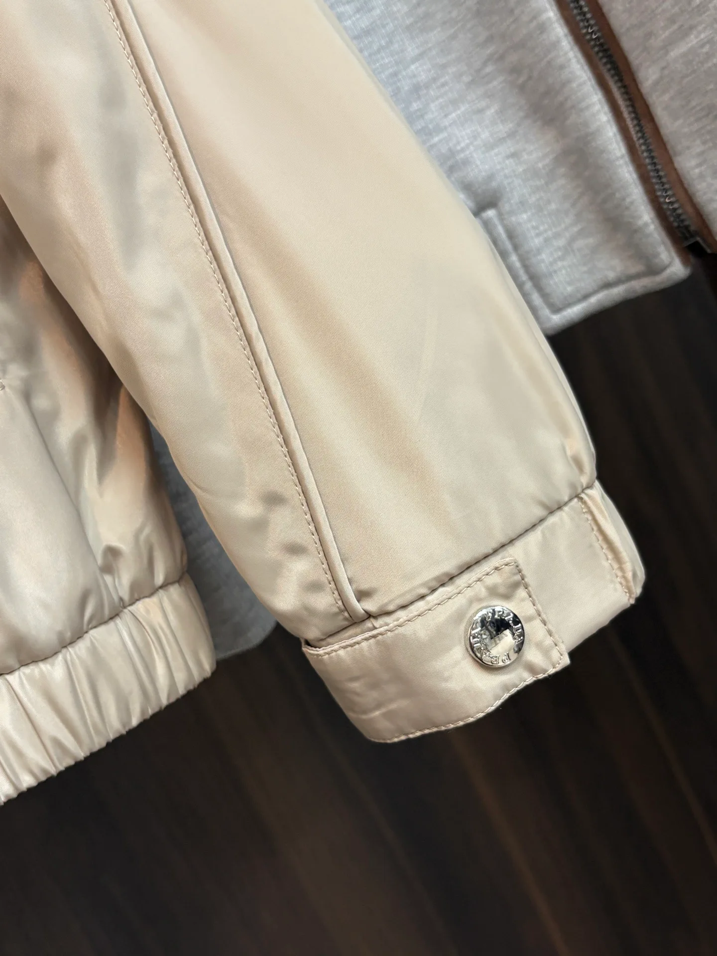Куртки И Пуховики Женские Prada 18157295