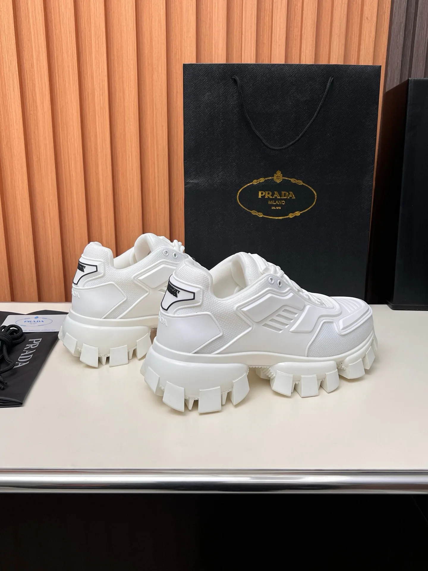 Кроссовки Женские Prada 17955142
