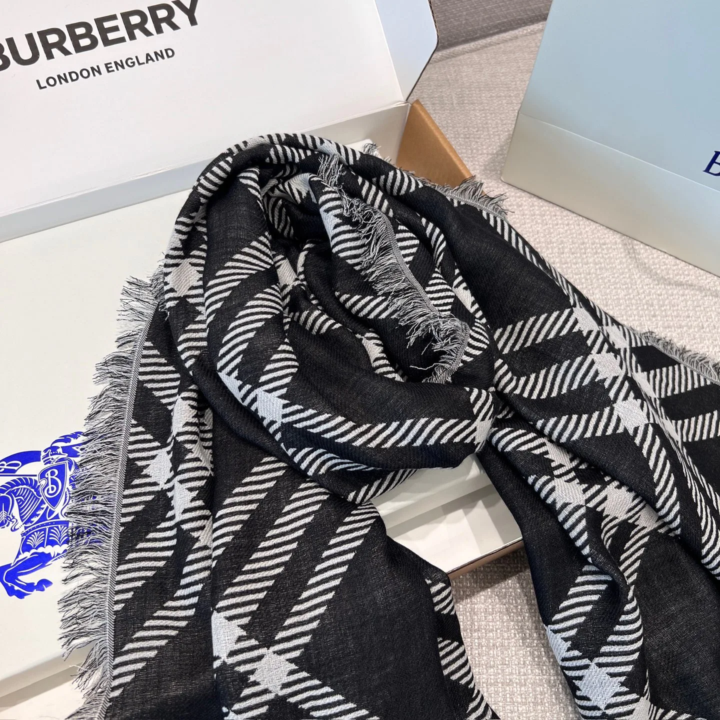 Шарфы Burberry 351341