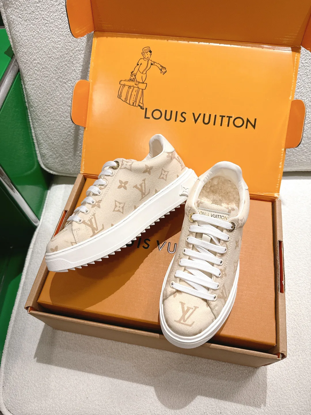 Кроссовки Женские Louis Vuitton 18677725