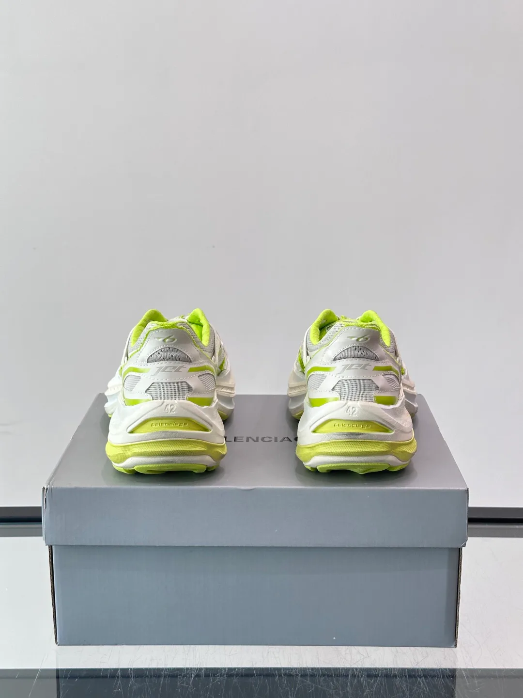 Кроссовки Женские Balenciaga 17649836
