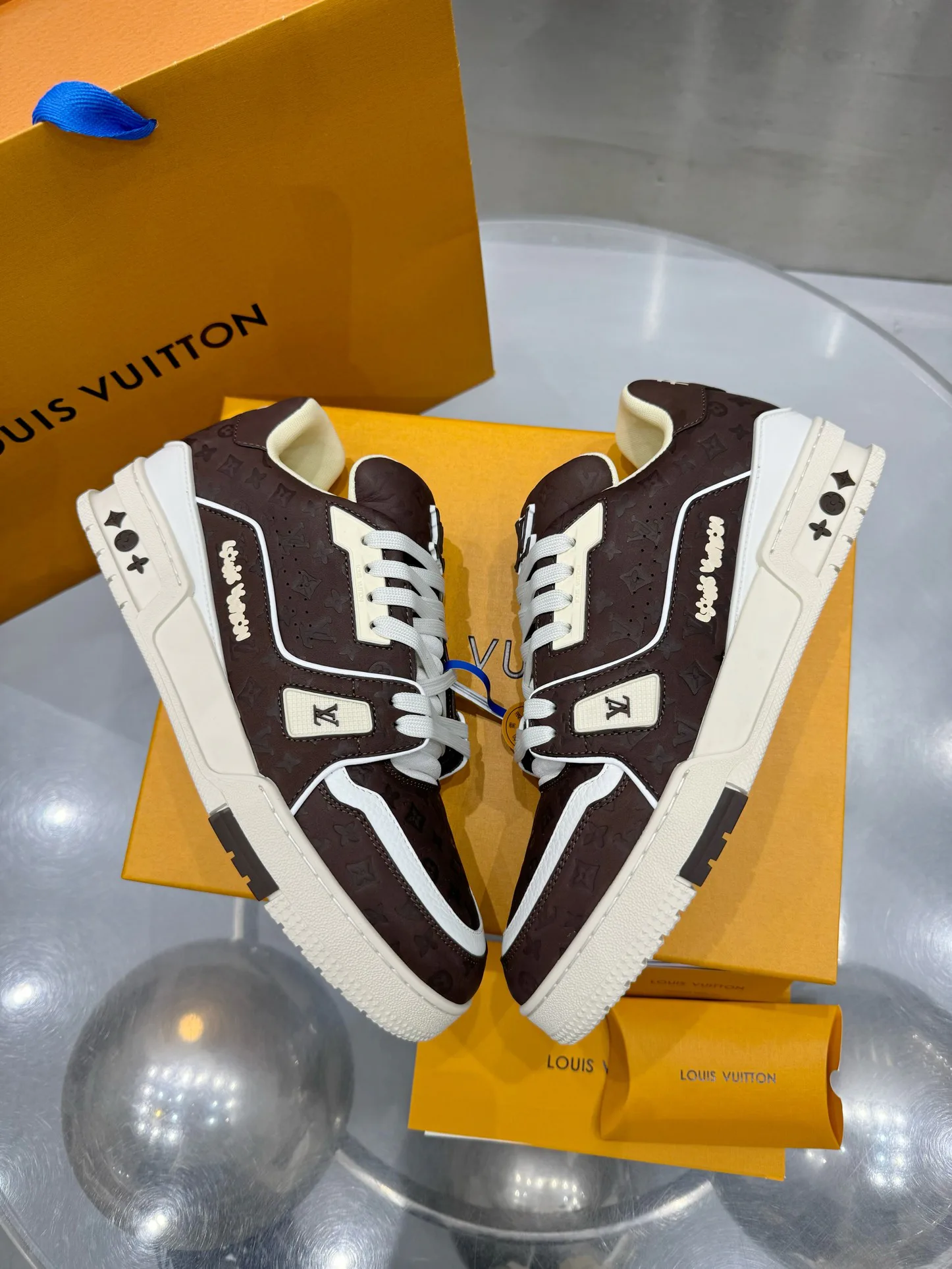 Кроссовки Женские Louis Vuitton 19073371