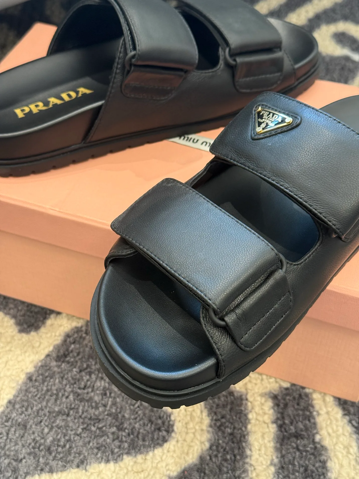Шлепанцы Женские Prada 36054