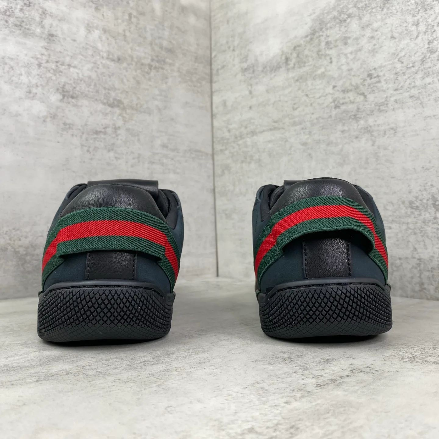 Кроссовки Женские Gucci 18437400