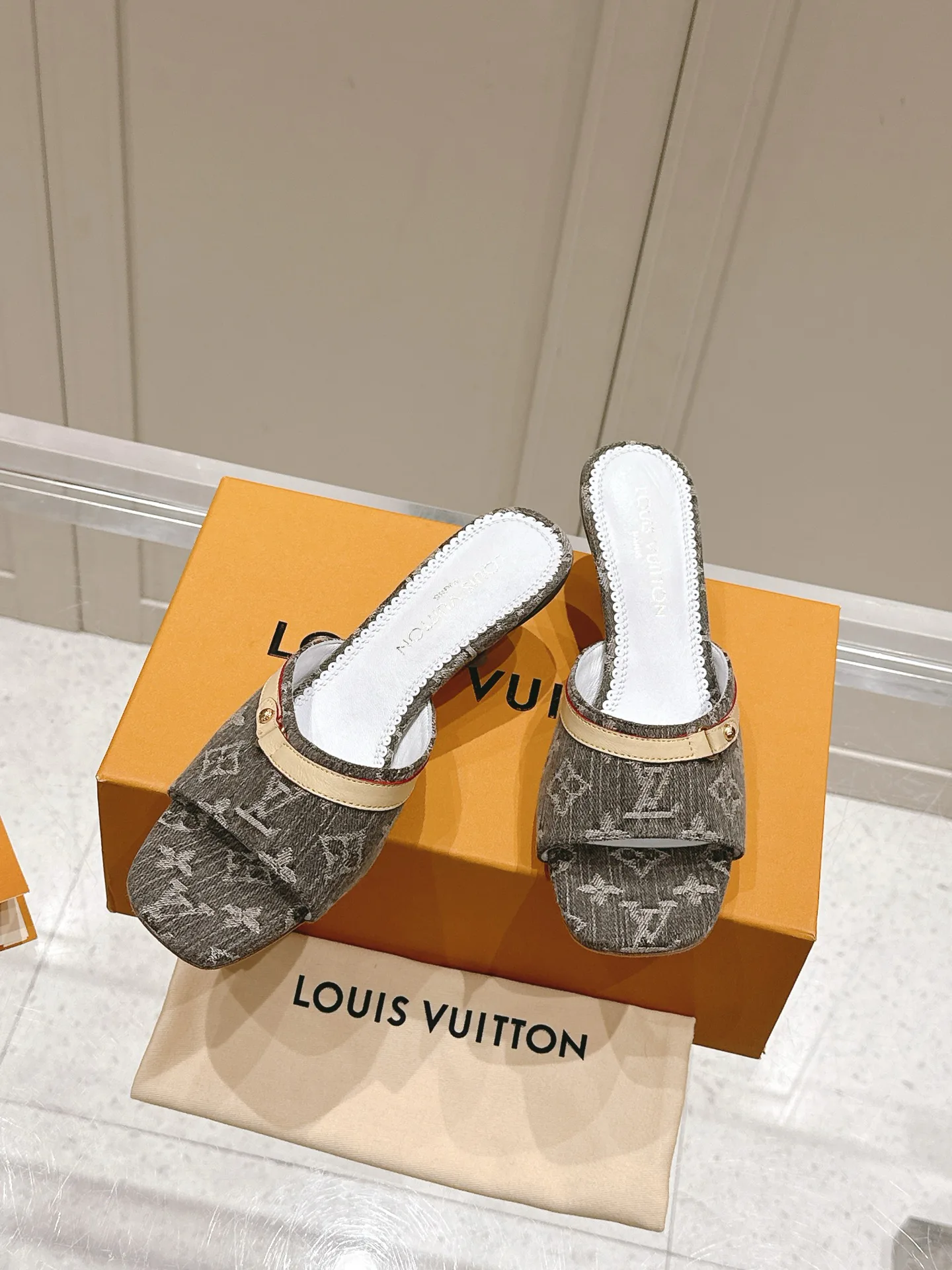 Босоножки Женские Louis Vuitton 35758