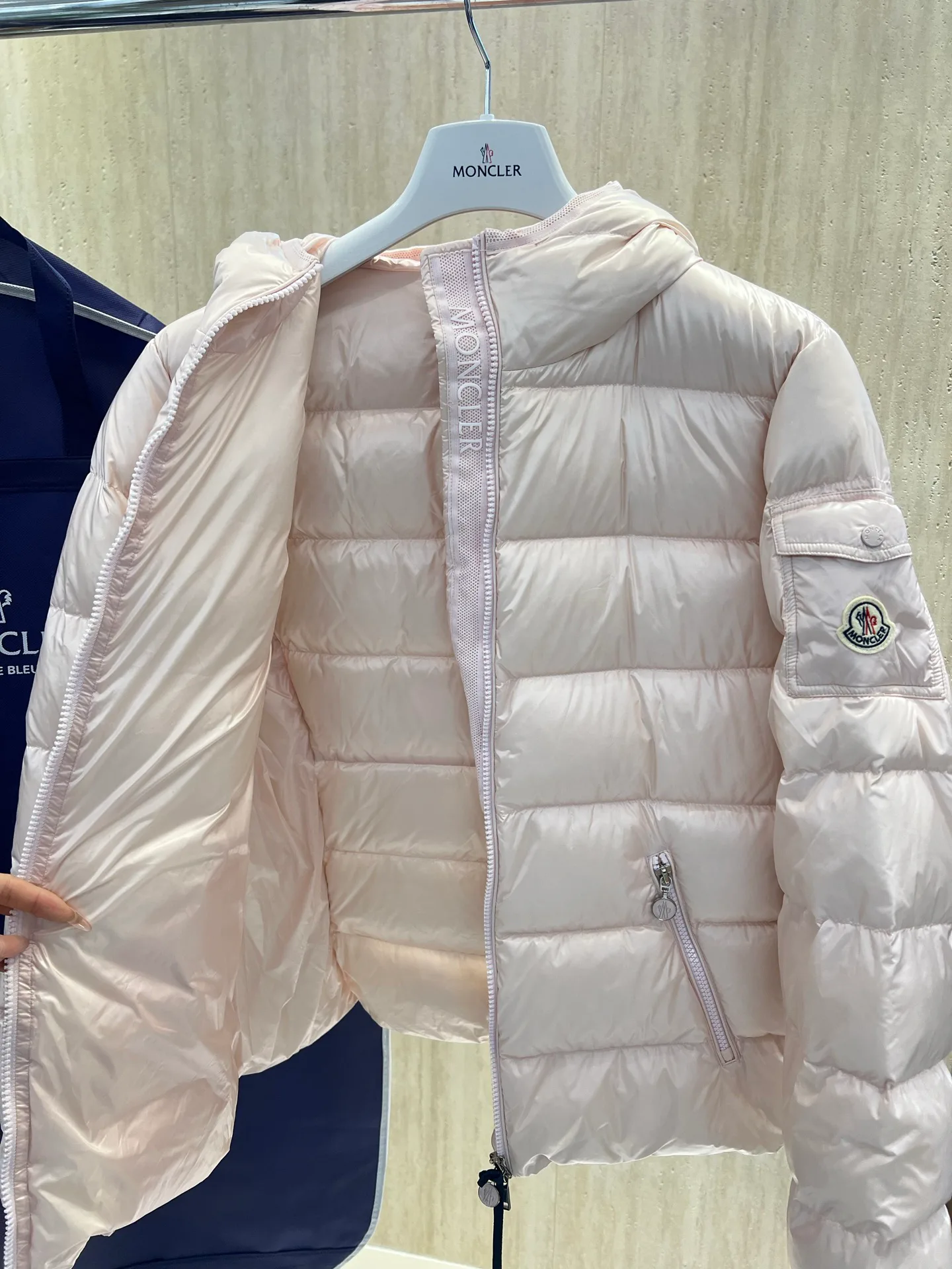 Куртки И Пуховики Мужские Moncler 18231422