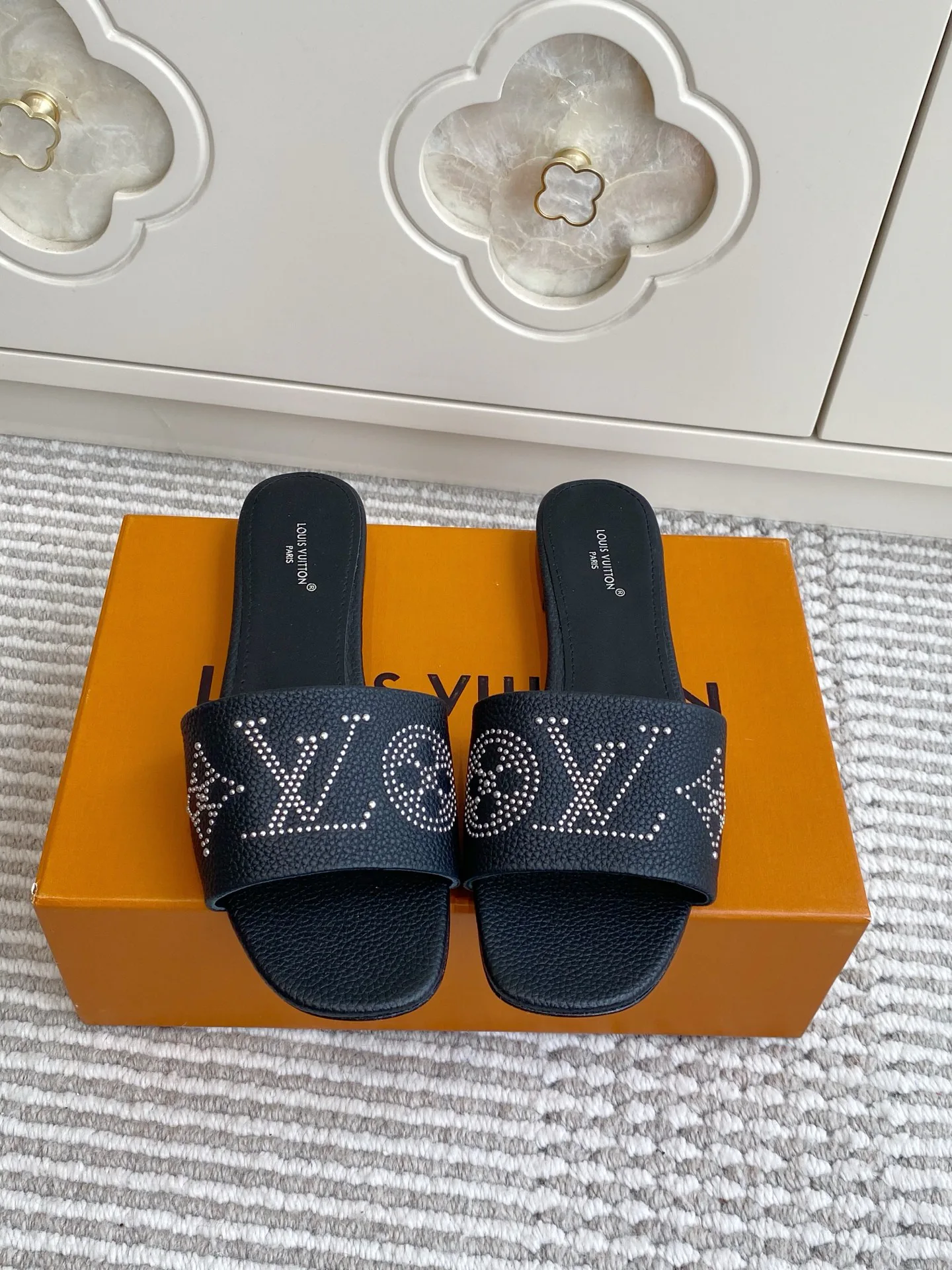 Шлепанцы Женские Louis Vuitton 12779823