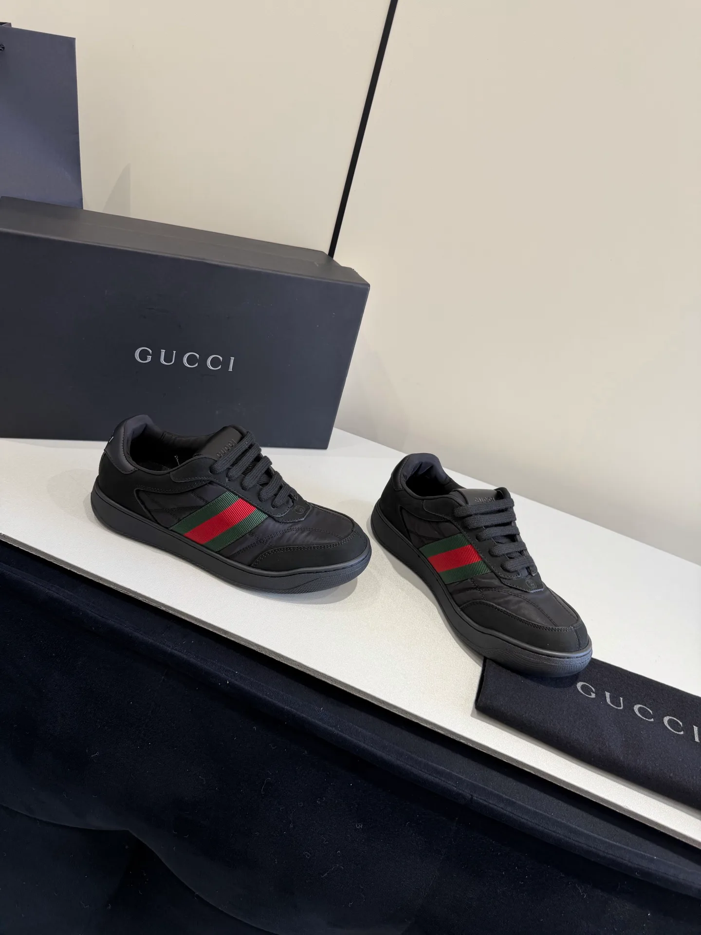 Кроссовки Женские Gucci 18369664