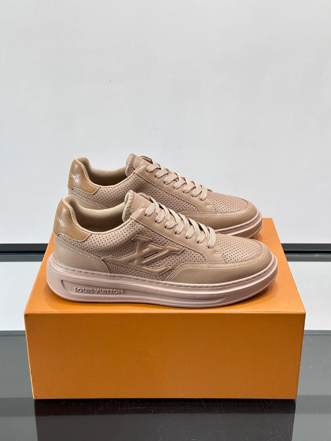 Кроссовки Мужские Louis Vuitton 12917770